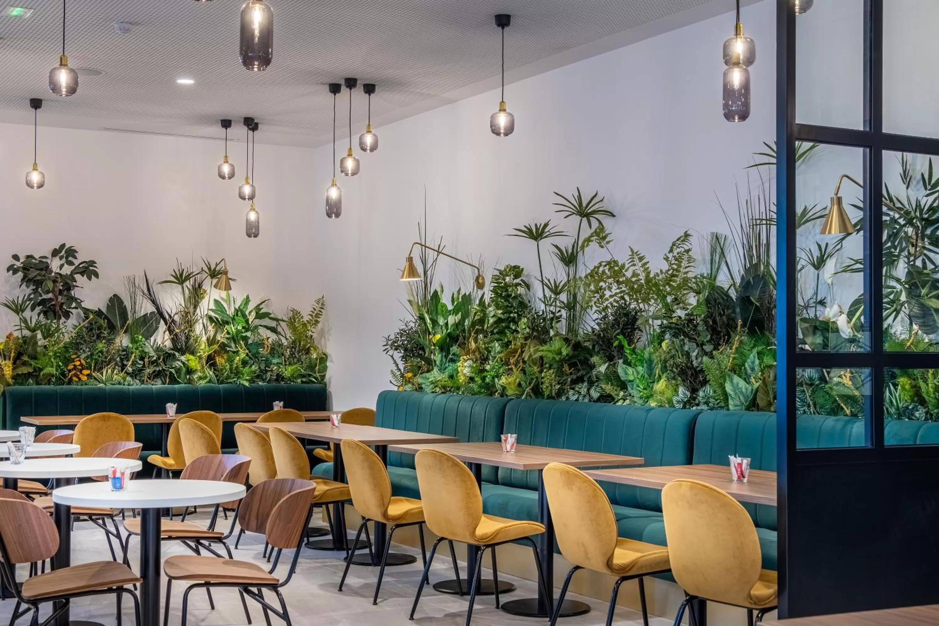 Restaurant/places to eat in KYRIAD LYON OUEST Limonest