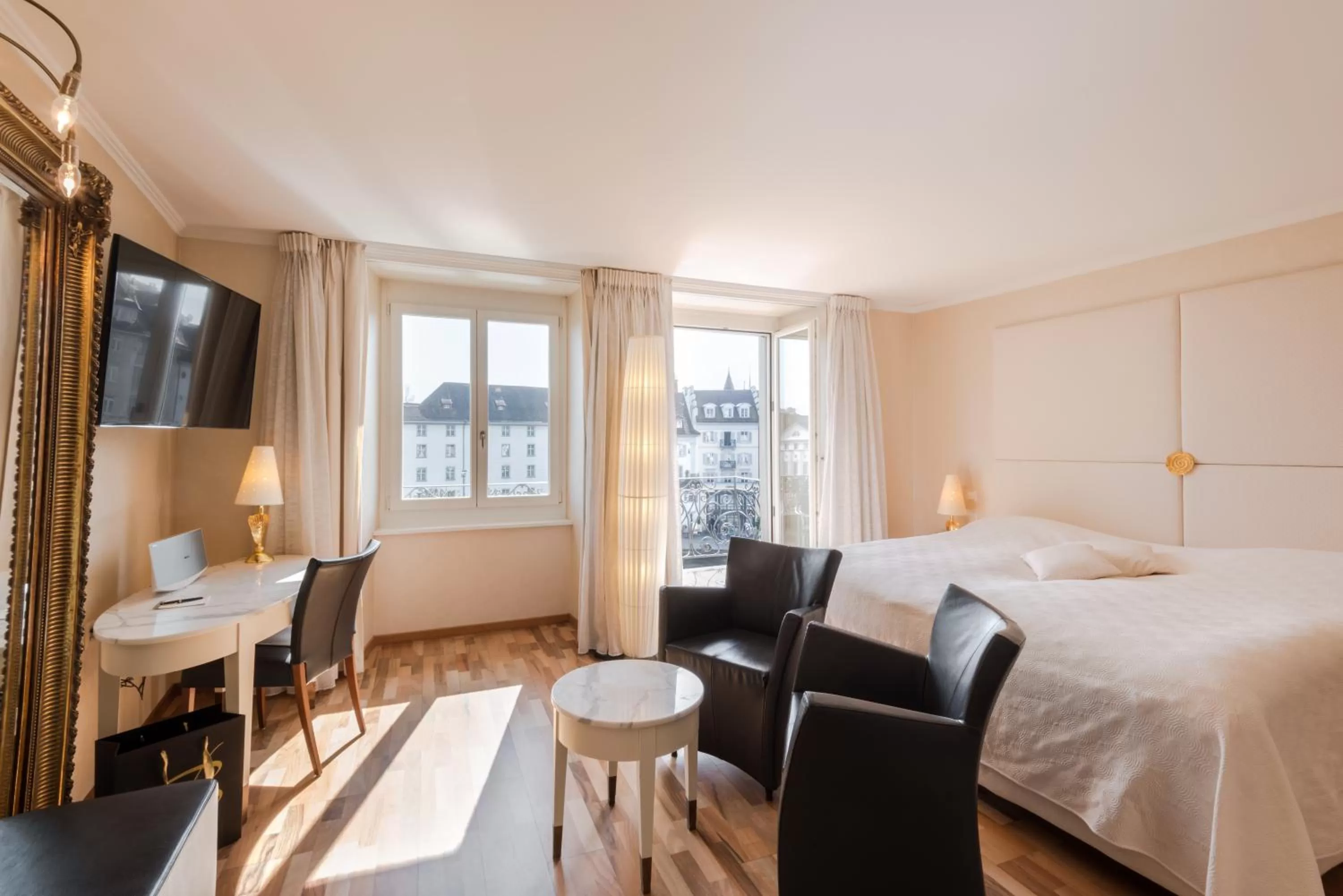 Photo of the whole room, Bed in Hotel des Balances