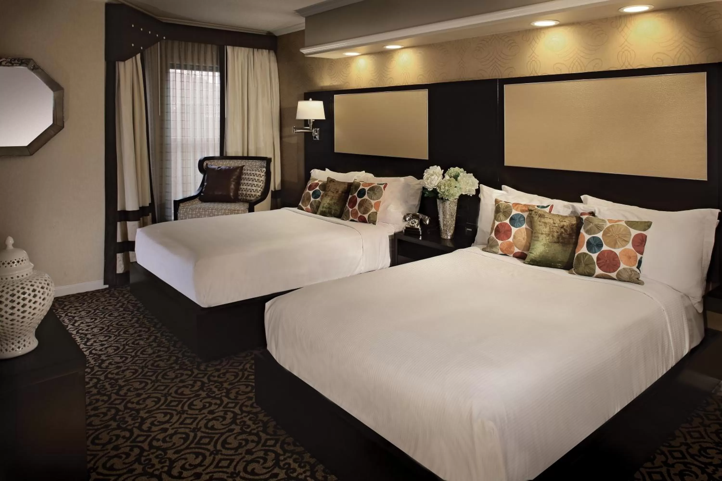 Double One Bedroom Roll In Shower in The Inn At Fox Hollow Hotel