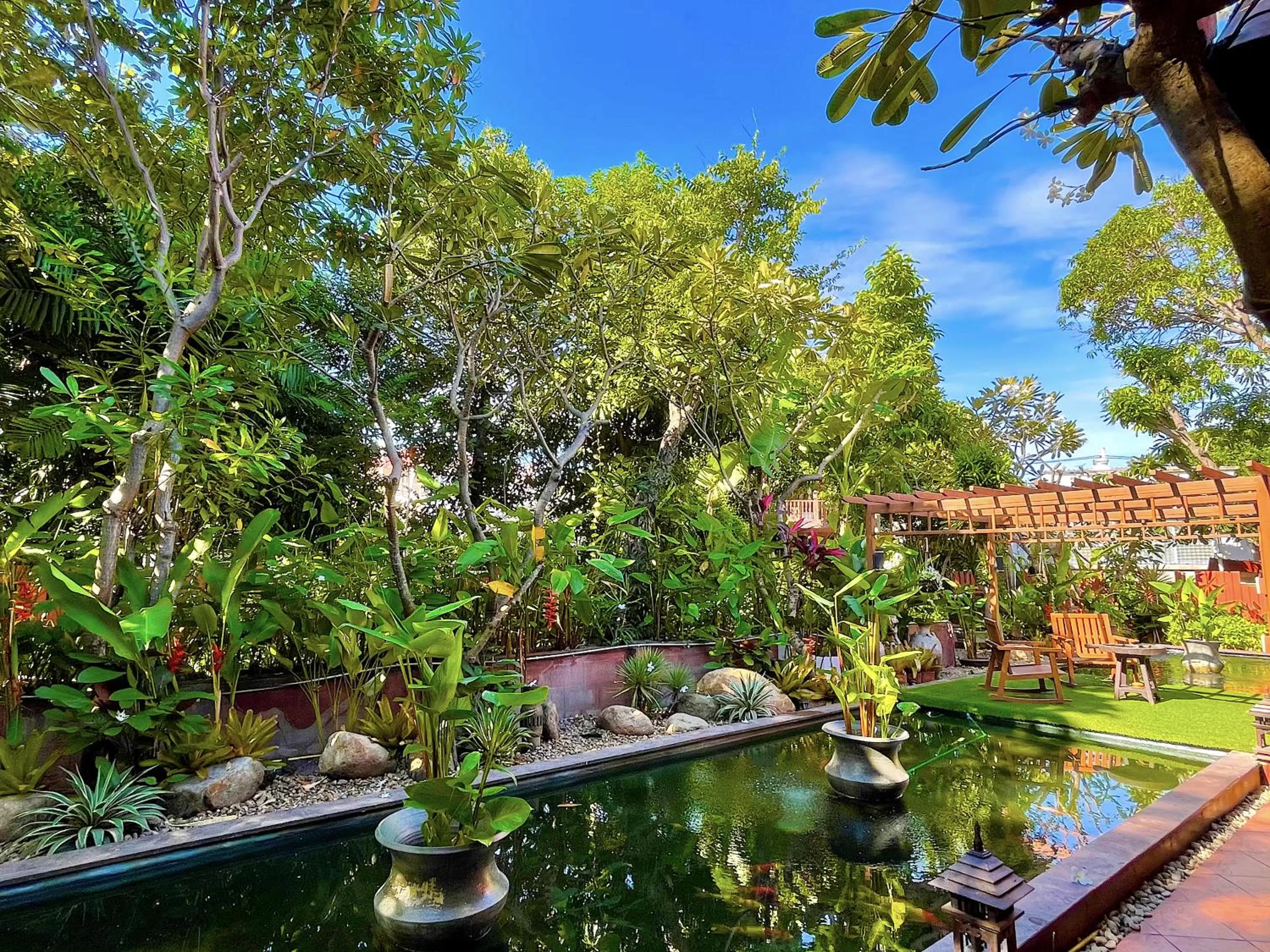 Garden in Ruenkanok Thaihouse Resort