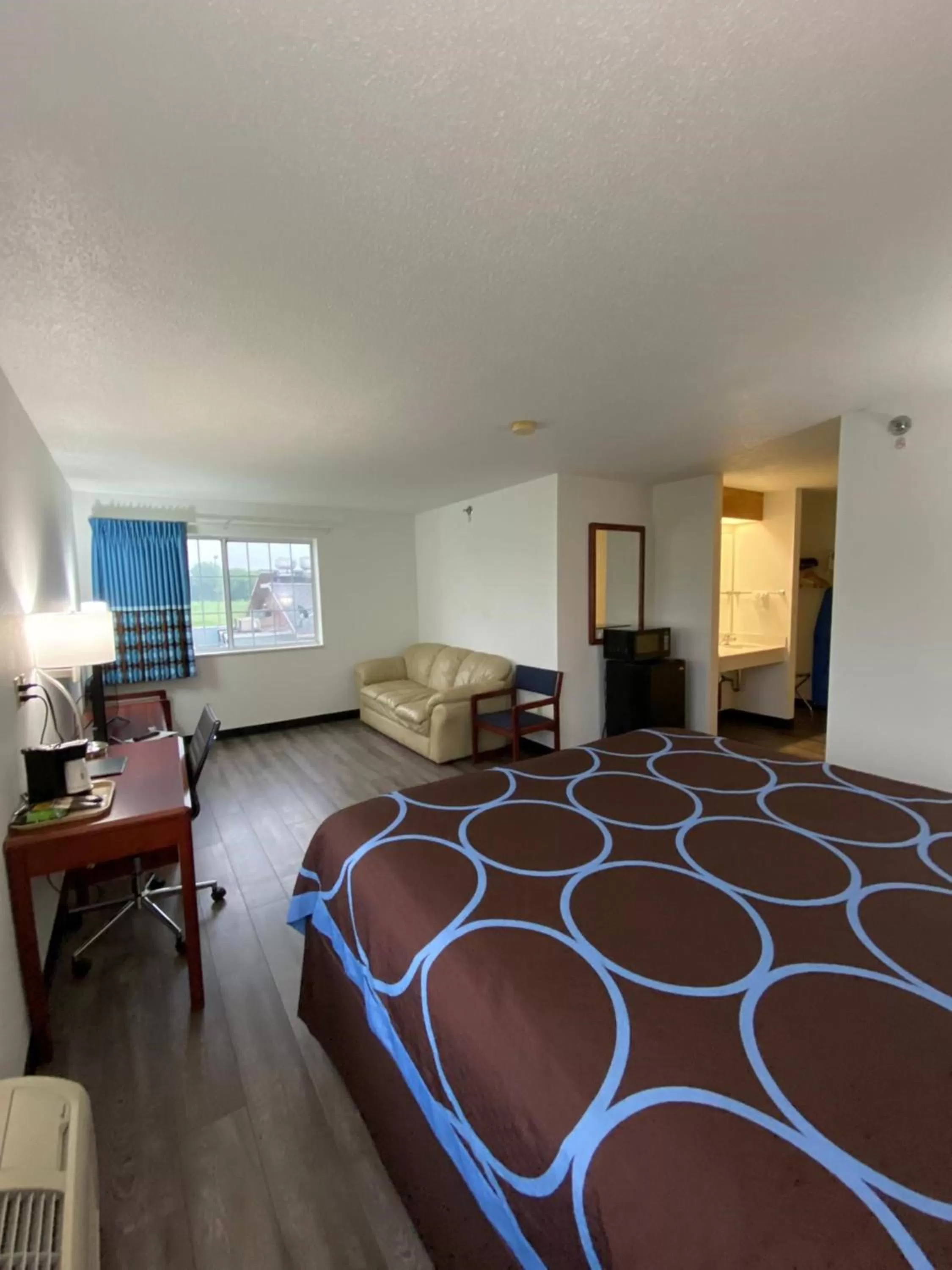 Photo of the whole room, Bed in Super 8 by Wyndham Ida Grove