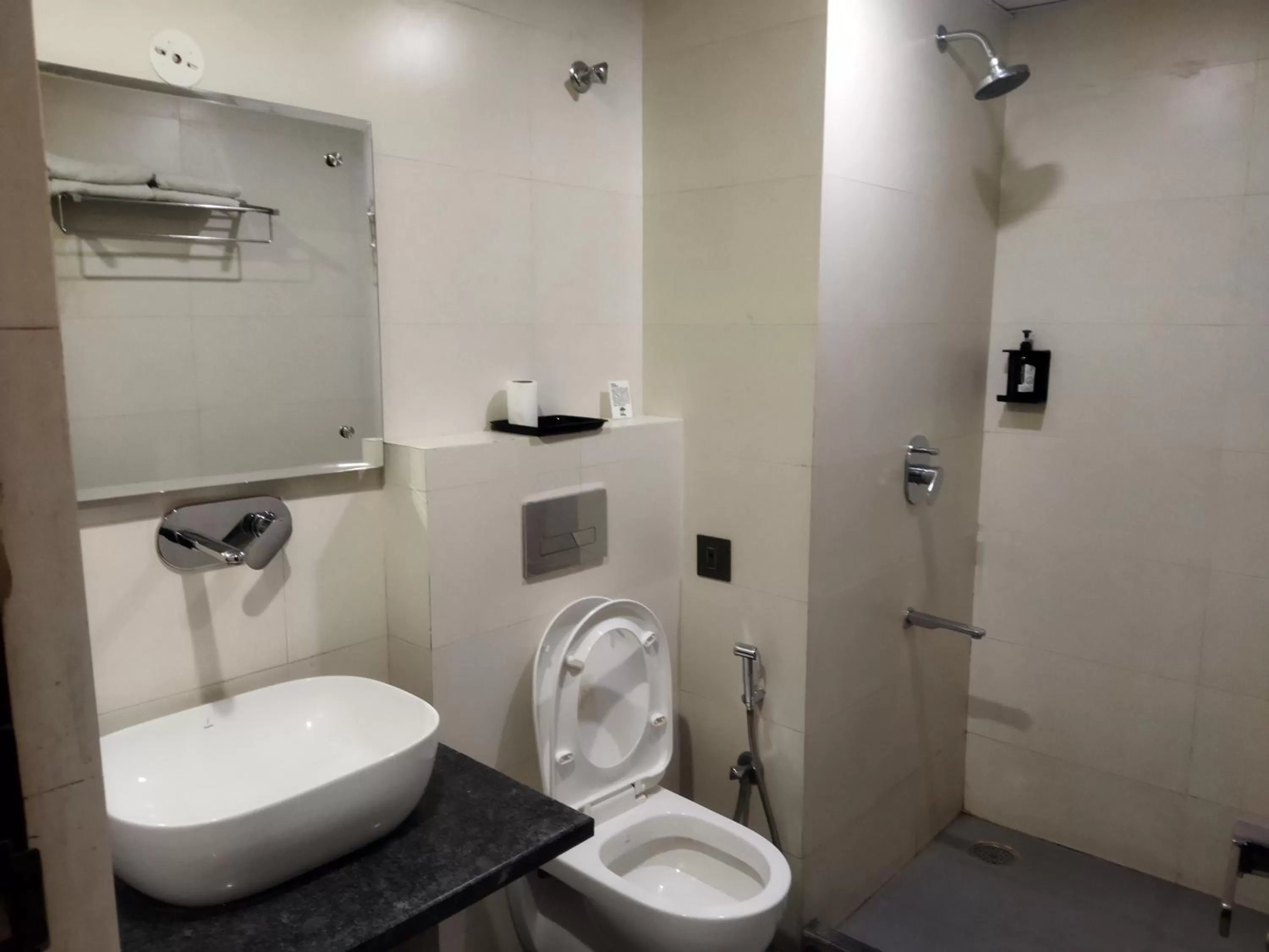 Bathroom in TGI Apple Inn