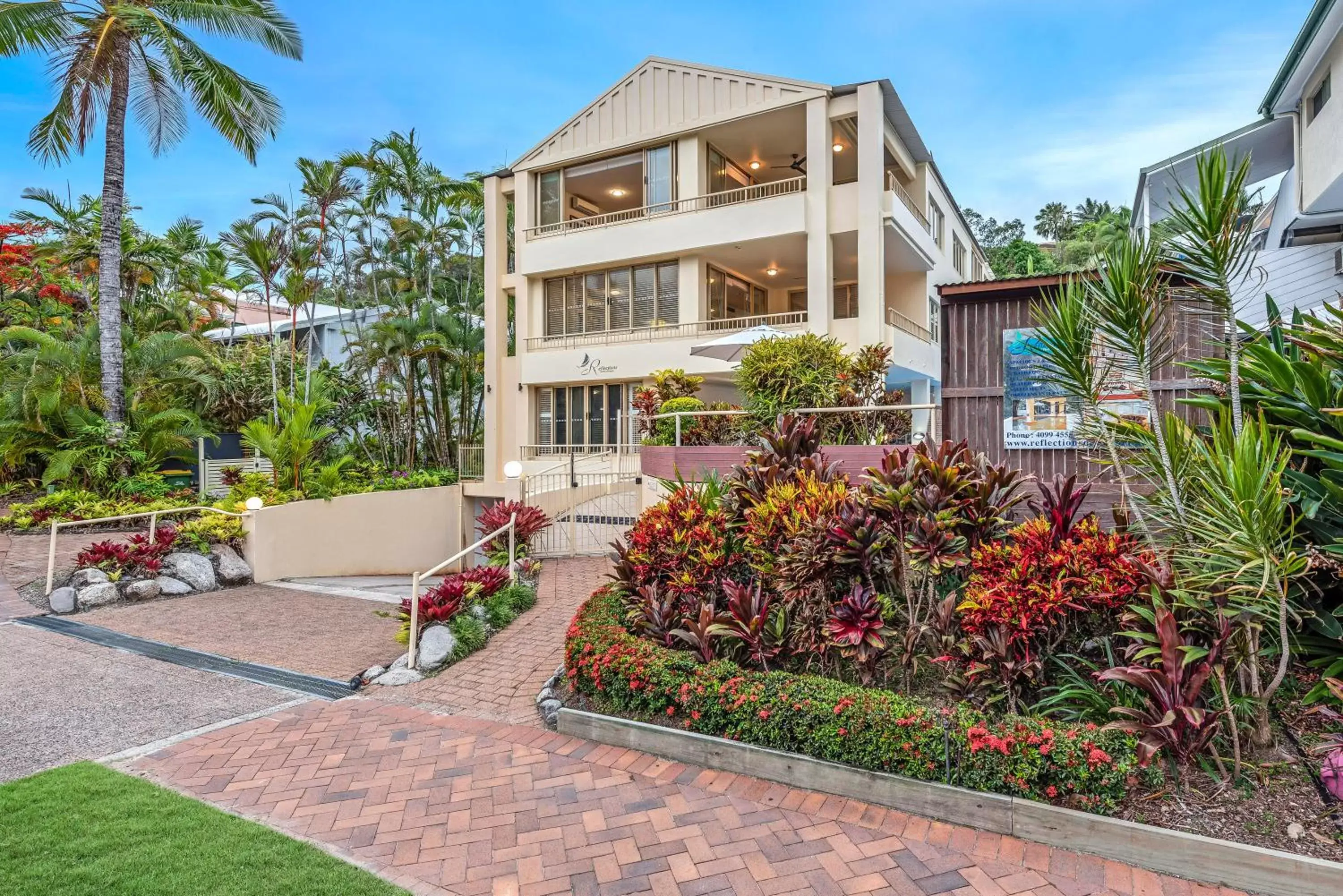 Silkari Reflections of Port Douglas Silkari Reflections of Port Douglas