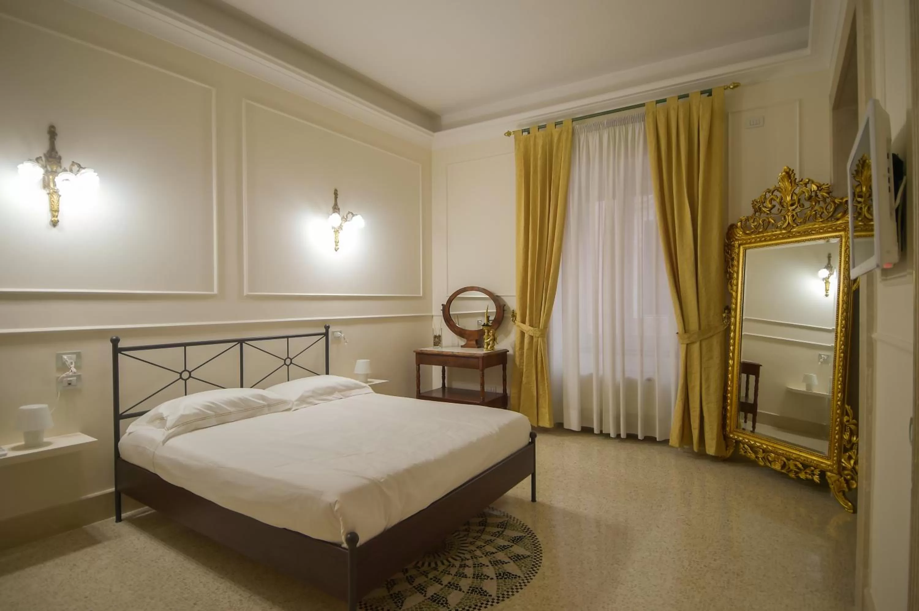 Large Double Room in Palazzo Liguori