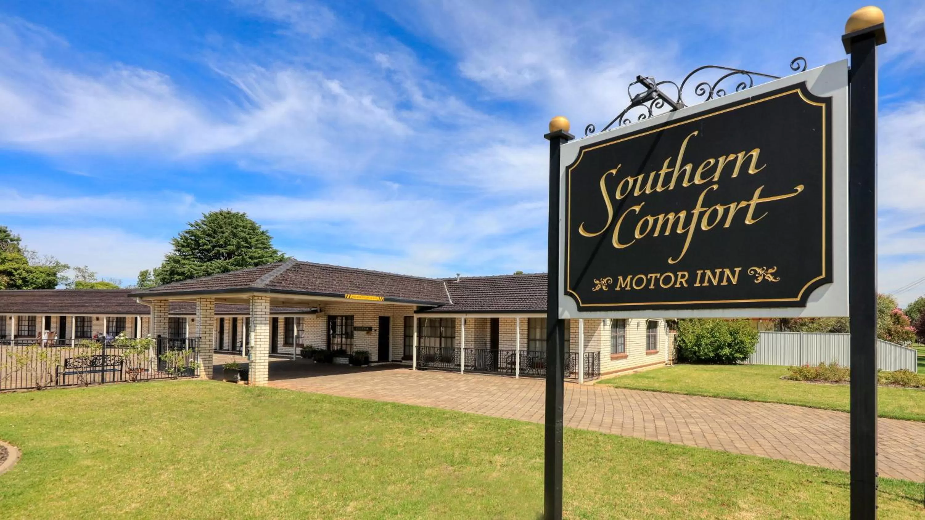 Property logo or sign in Southern Comfort Motor Inn