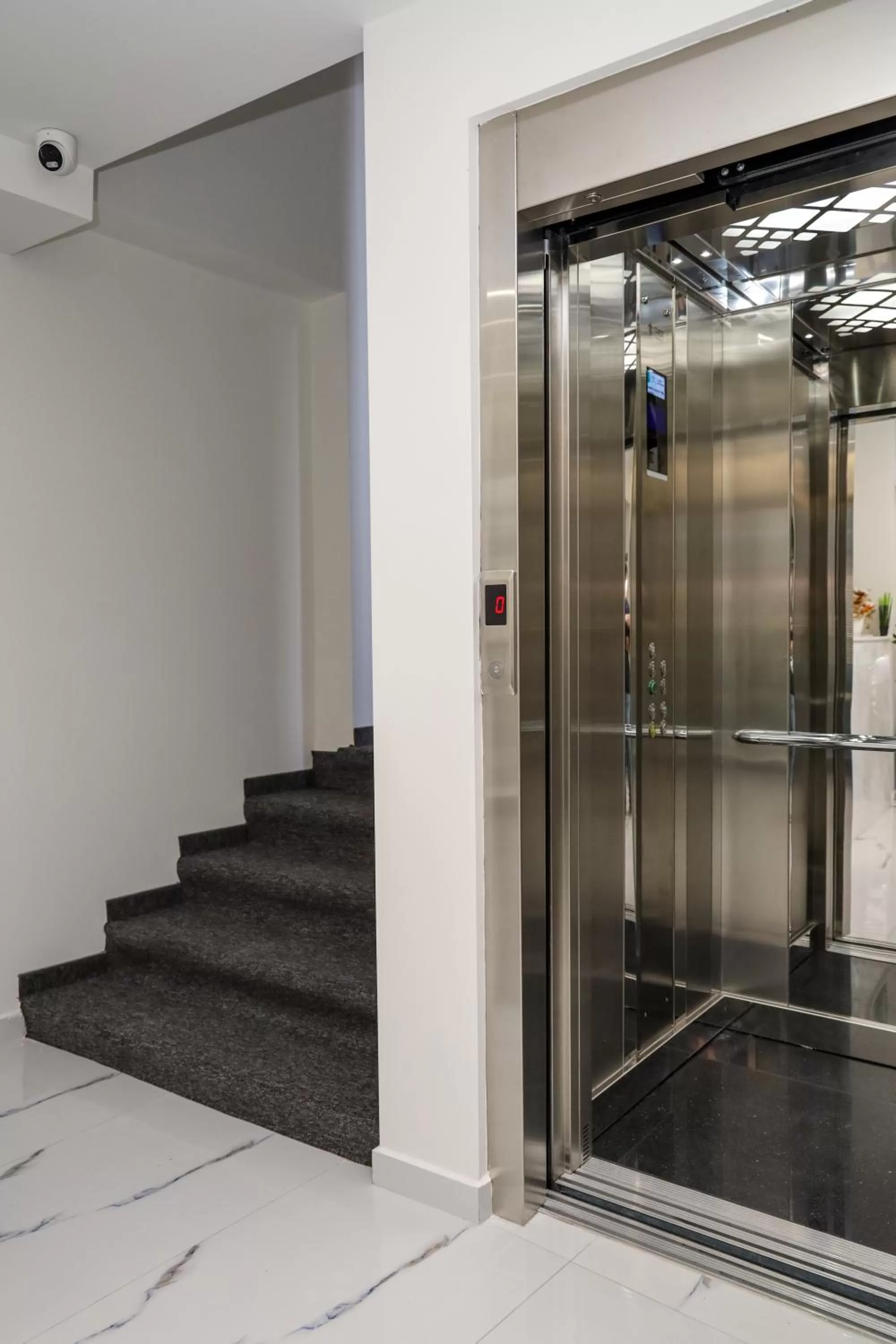 elevator in N HOTEL CITY CENTER BY NOSHI