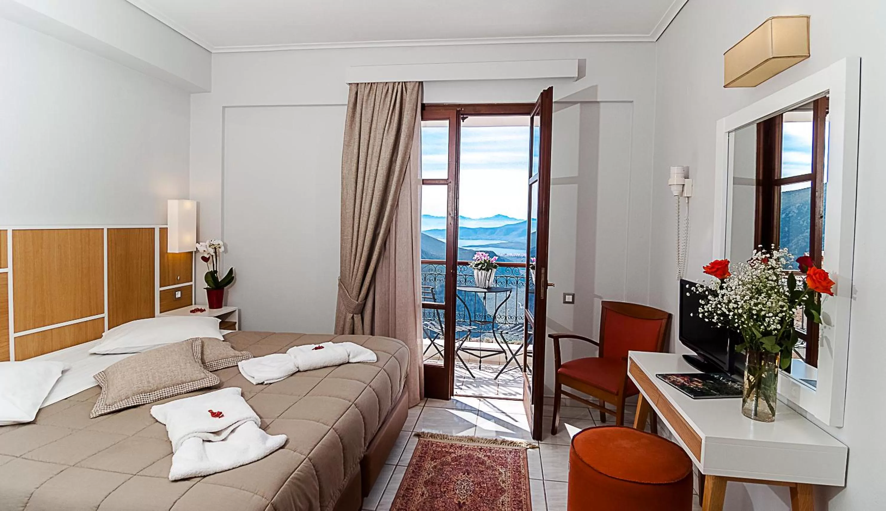 Photo of the whole room, Bed in Fedriades Delphi Hotel