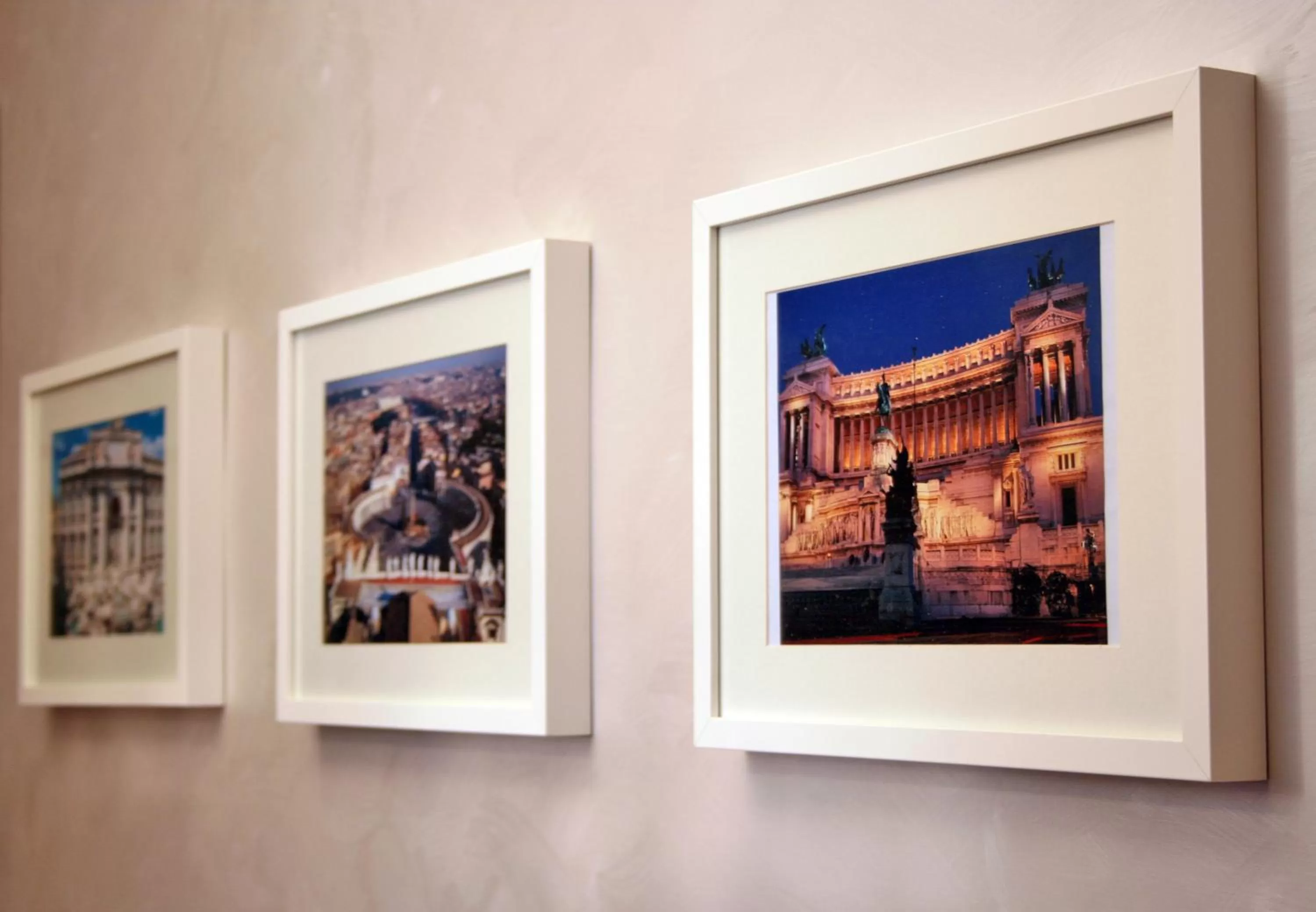 Decorative detail in Bye Bye Roma Pantheon Suite