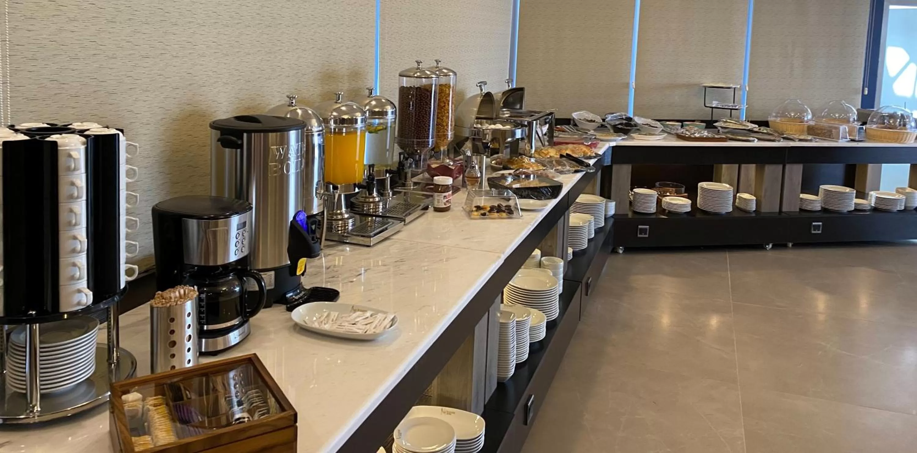 Coffee/tea facilities in Nishan Hotel