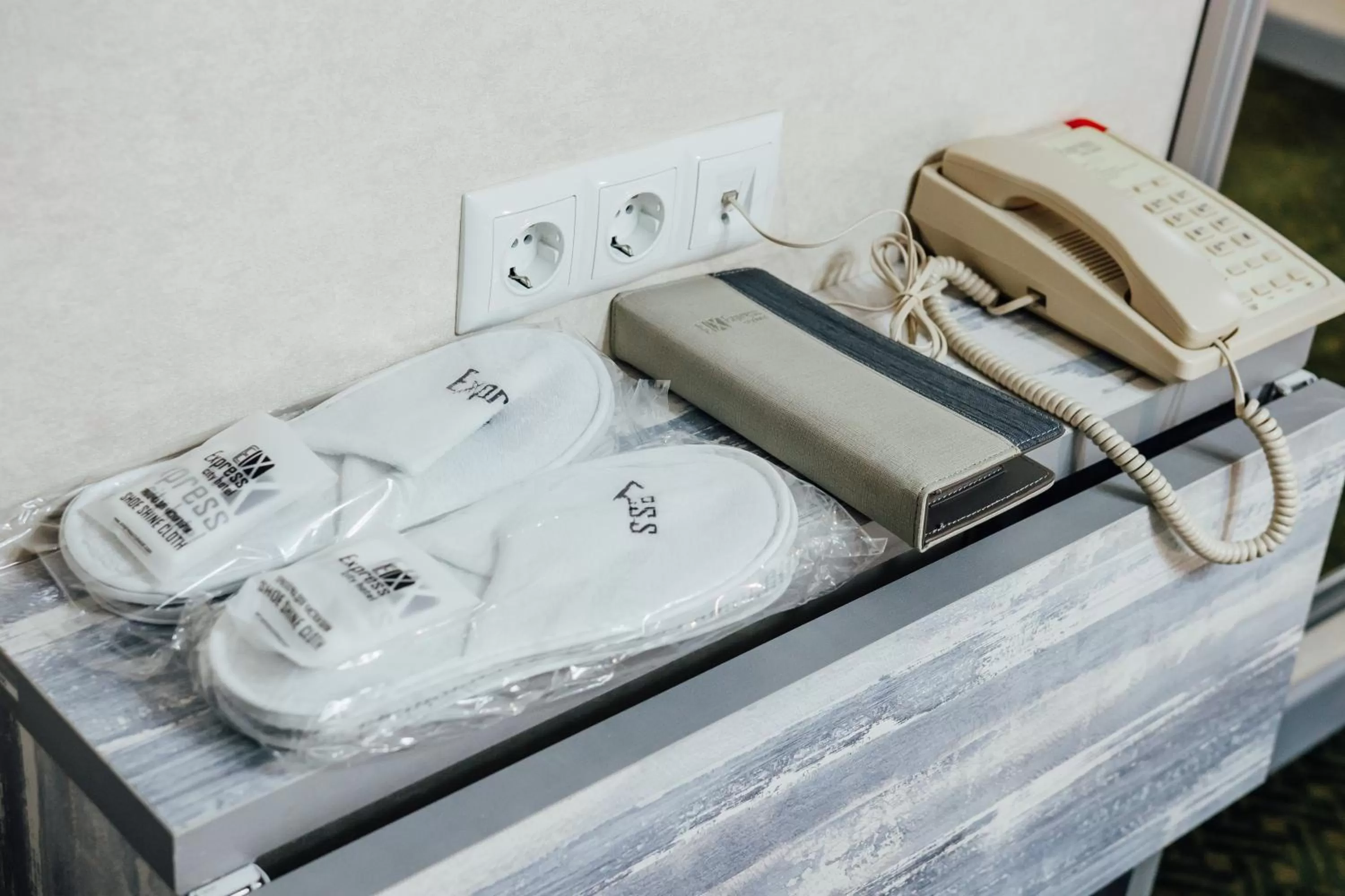 Logo/Certificate/Sign in Express City Hotel