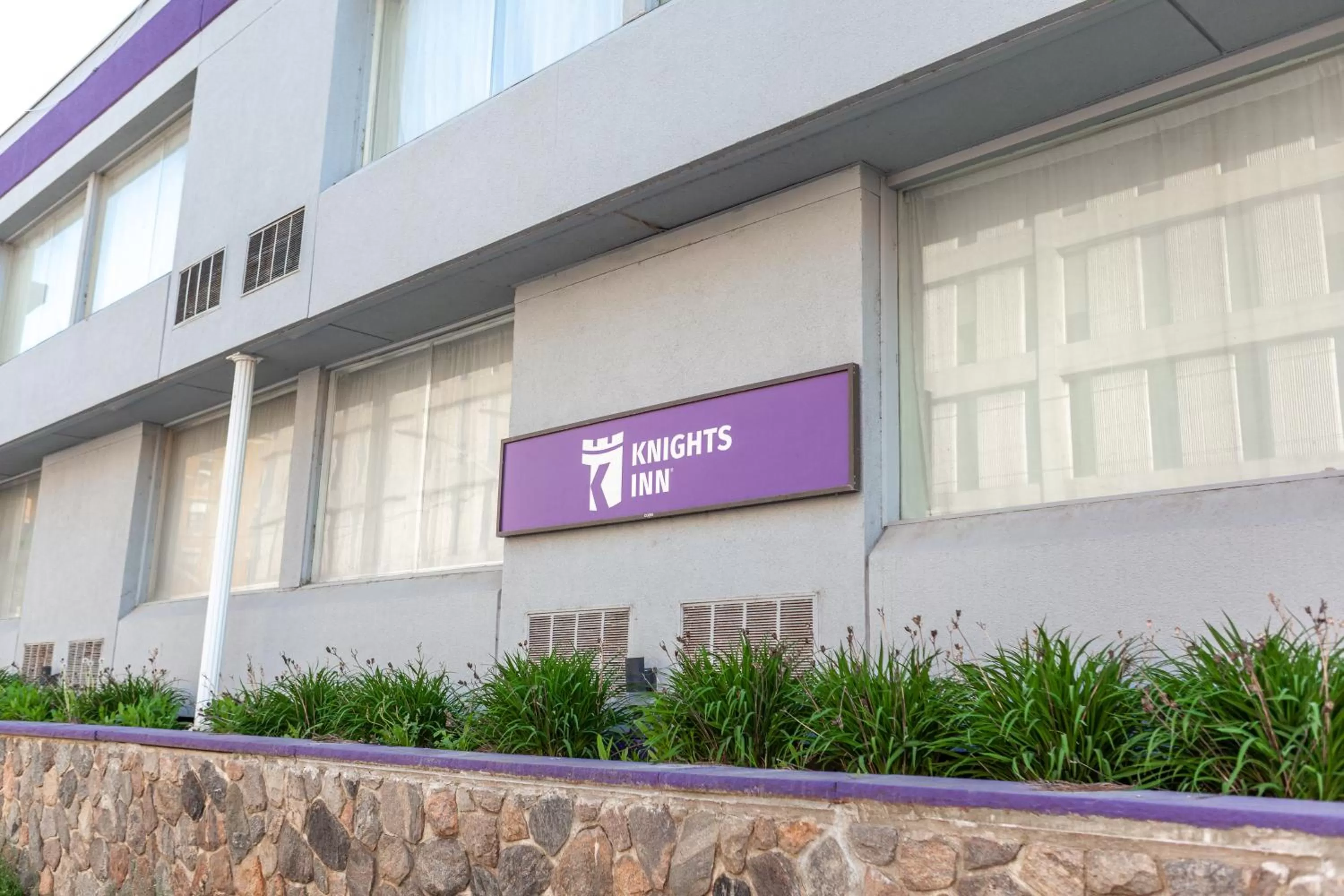 Property building in Knights Inn North Bay