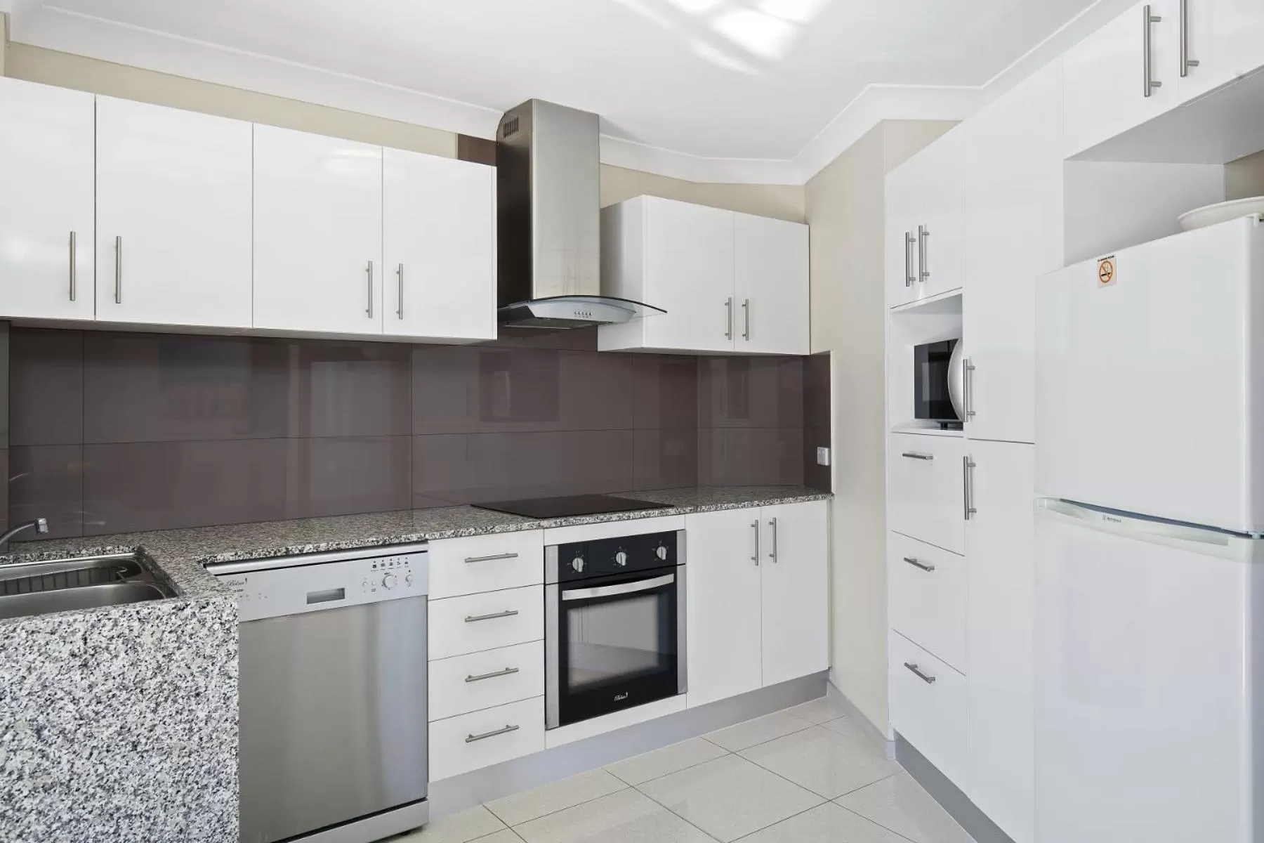 Kitchen or kitchenette in Kirra Palms Holiday Apartments