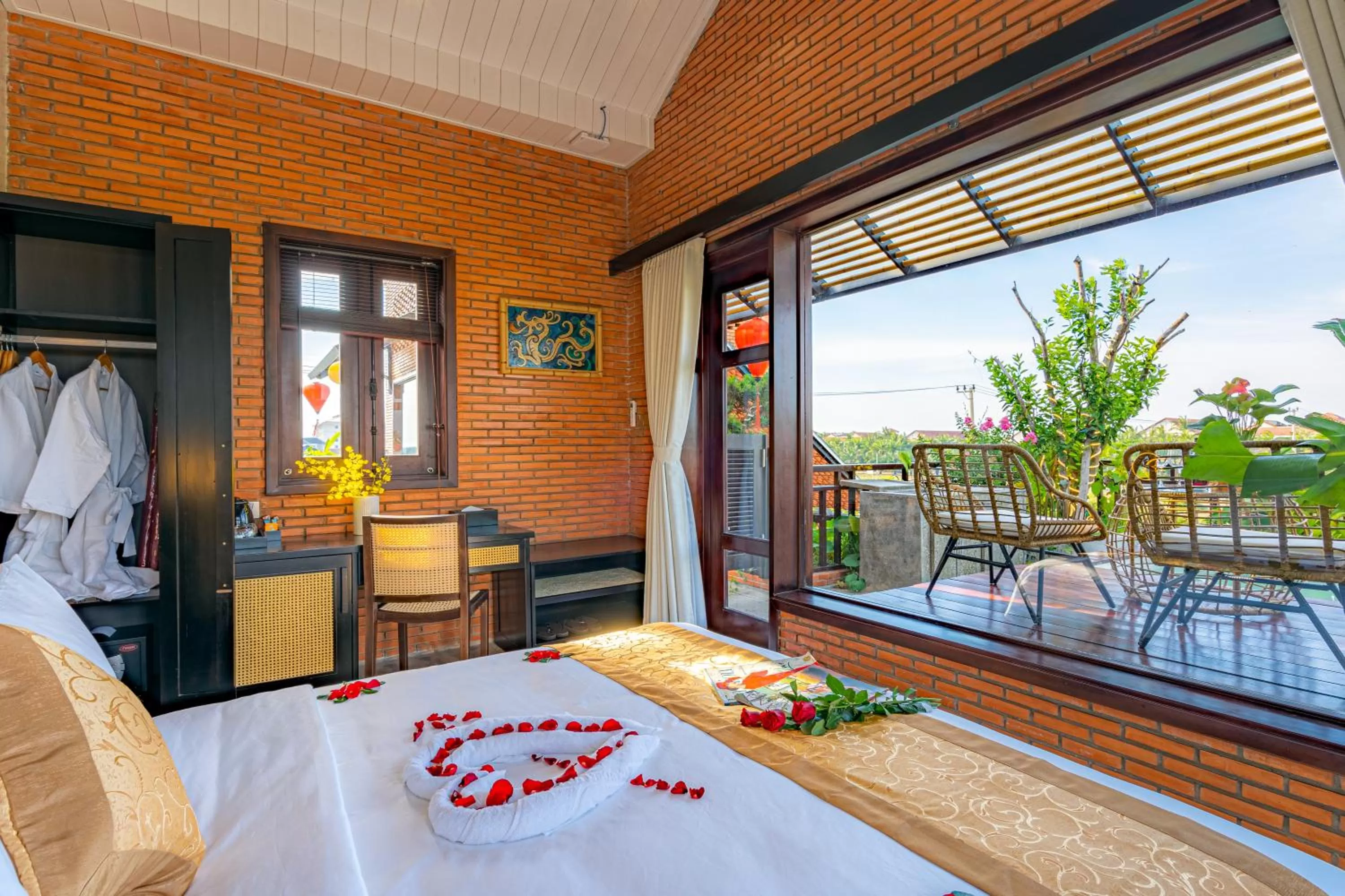 Patio, Bed in Angel Garden Villa