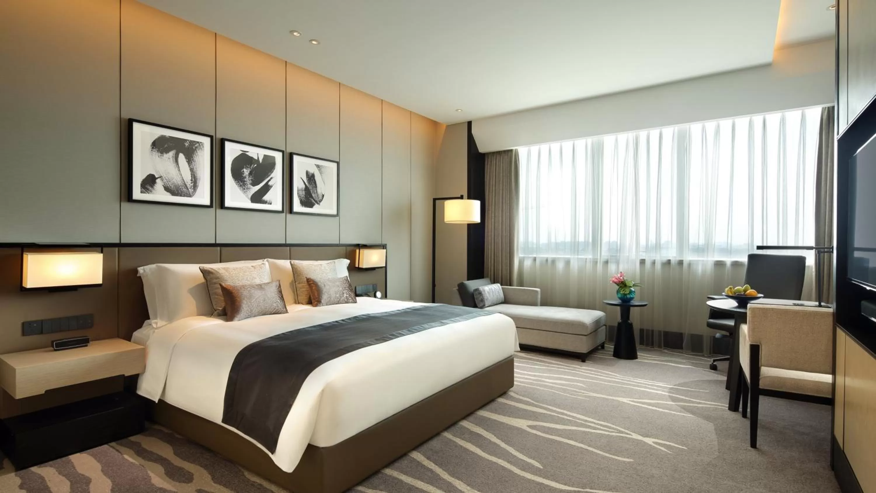 Photo of the whole room, Bed in InterContinental Shanghai Hongqiao NECC by IHG