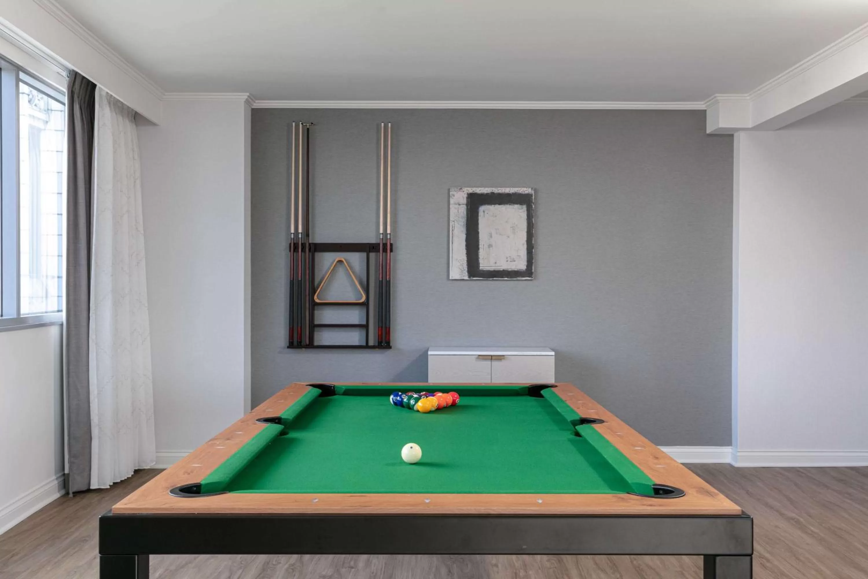 Photo of the whole room in The Royal Sonesta Chicago Downtown