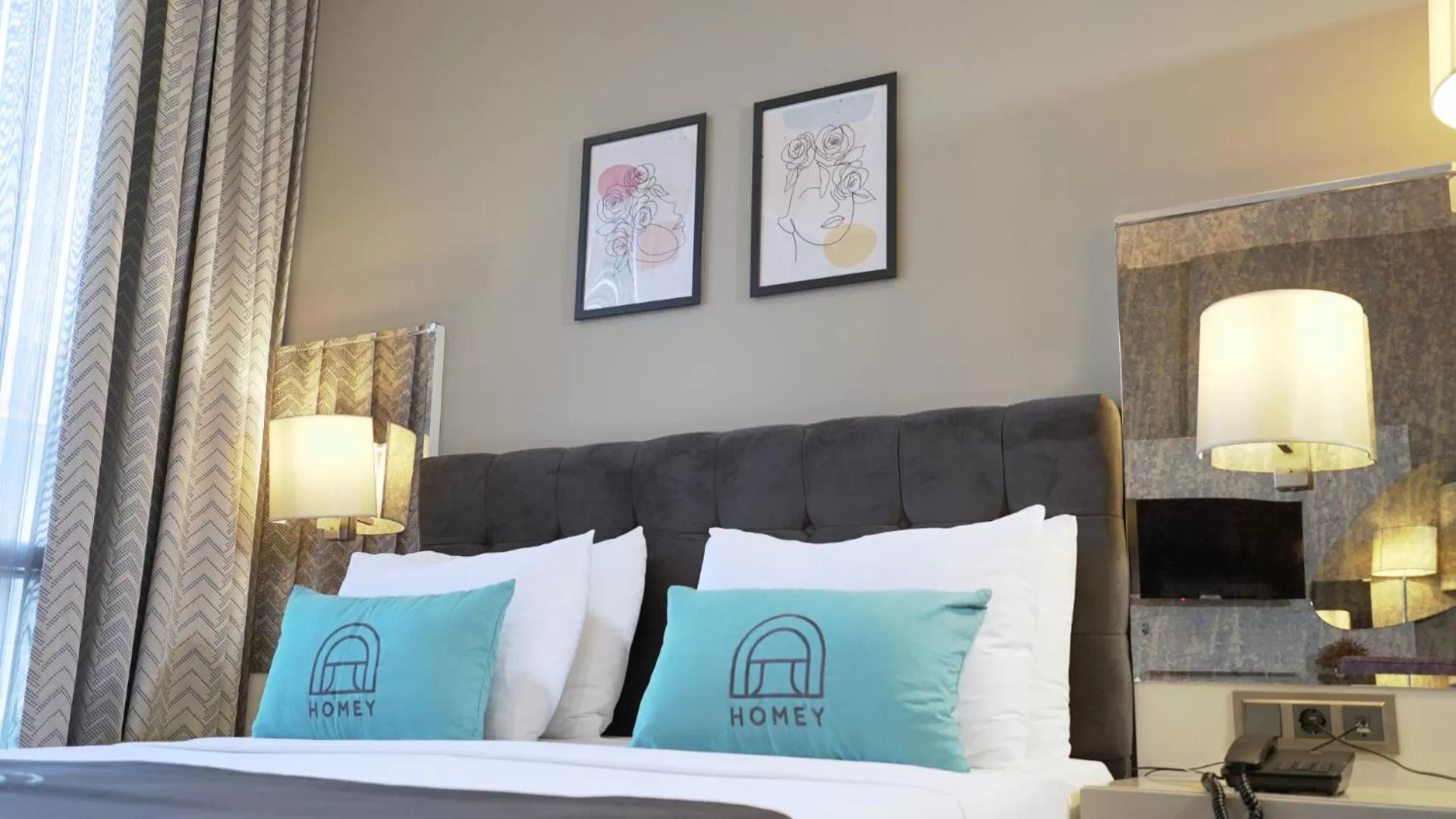 Bed in Homey AirPort Hotel