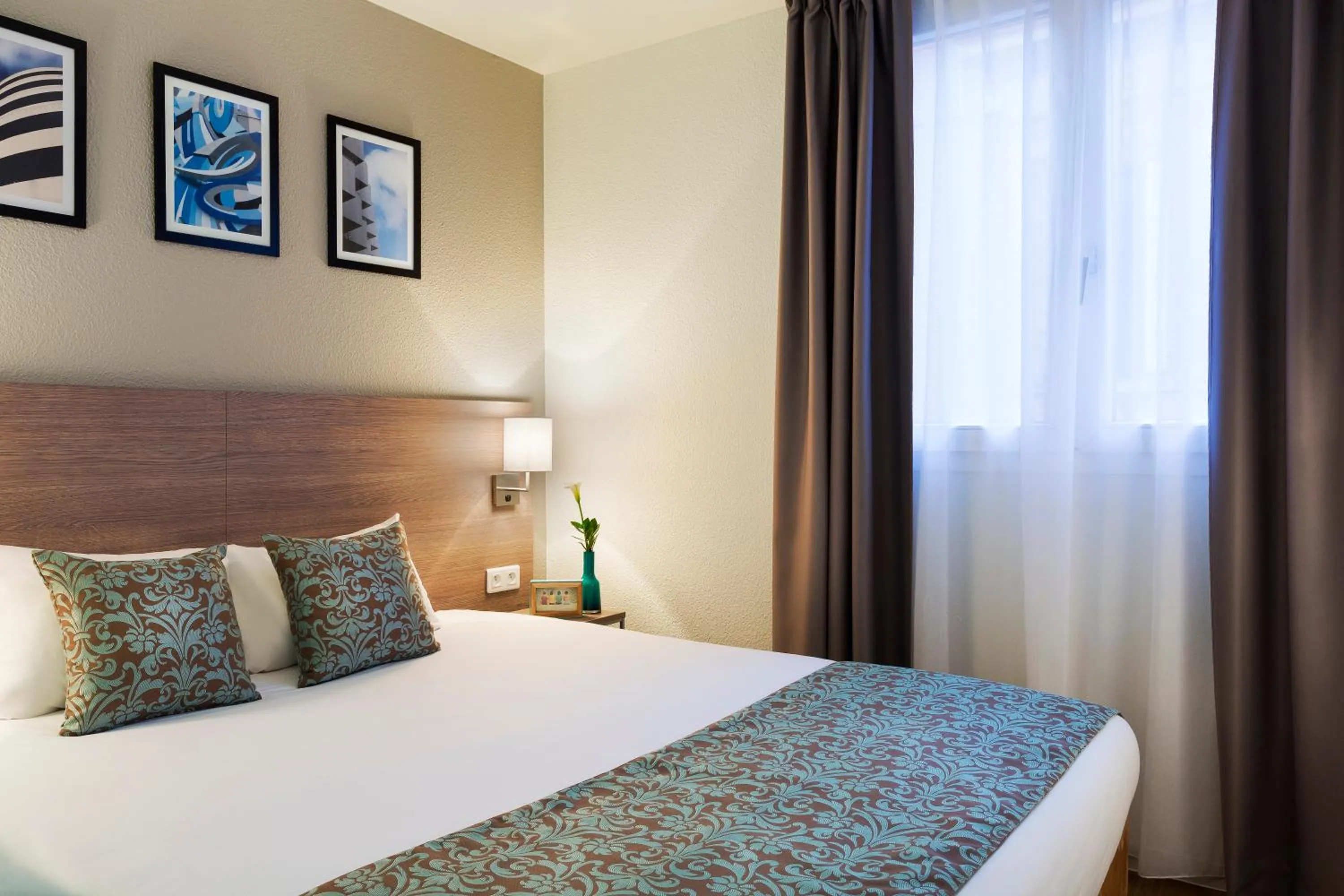 Bedroom, Bed in Citadines Wilson Toulouse