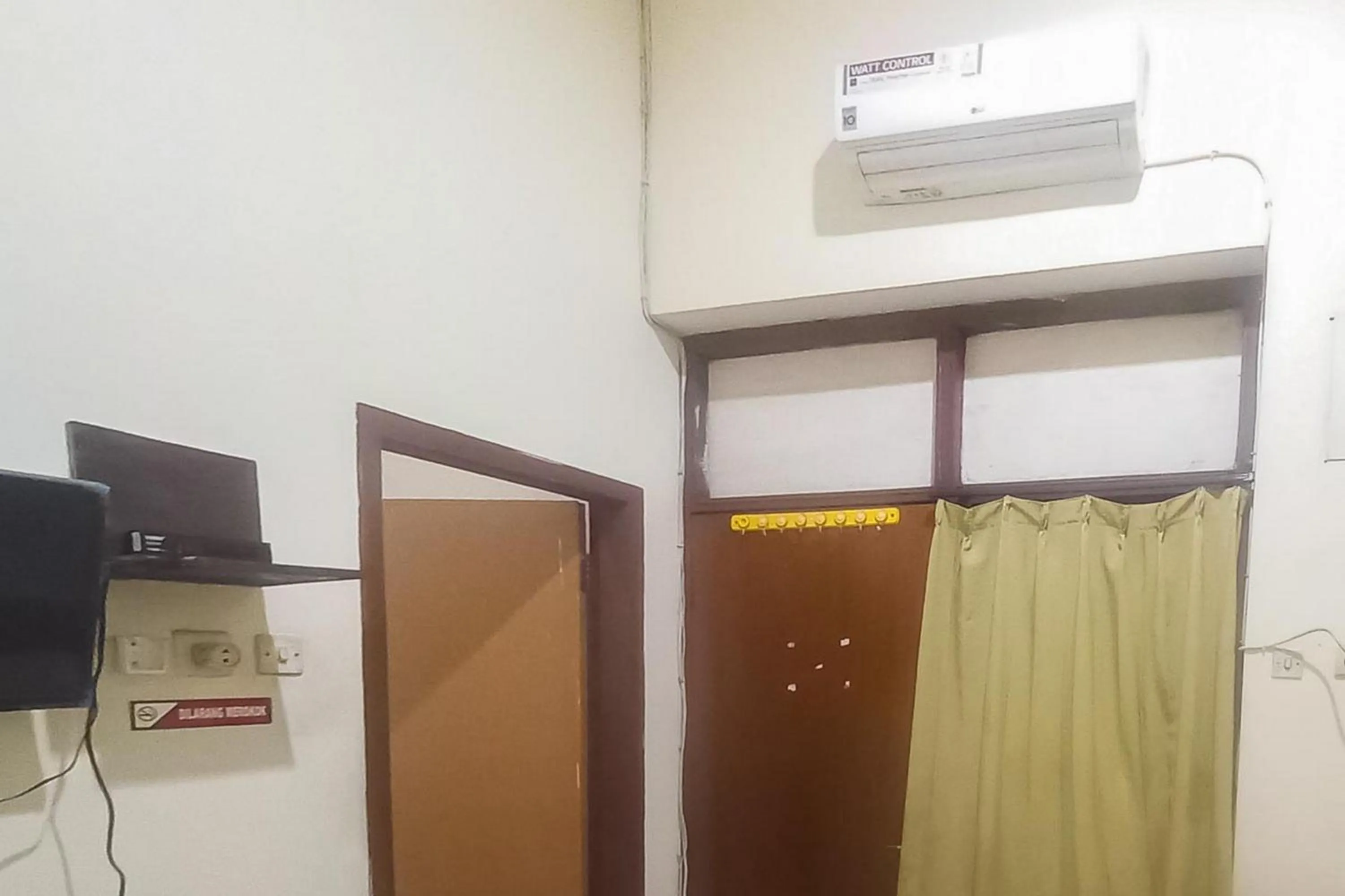 TV and multimedia in Hotel Malang near Alun Alun Malang RedPartner