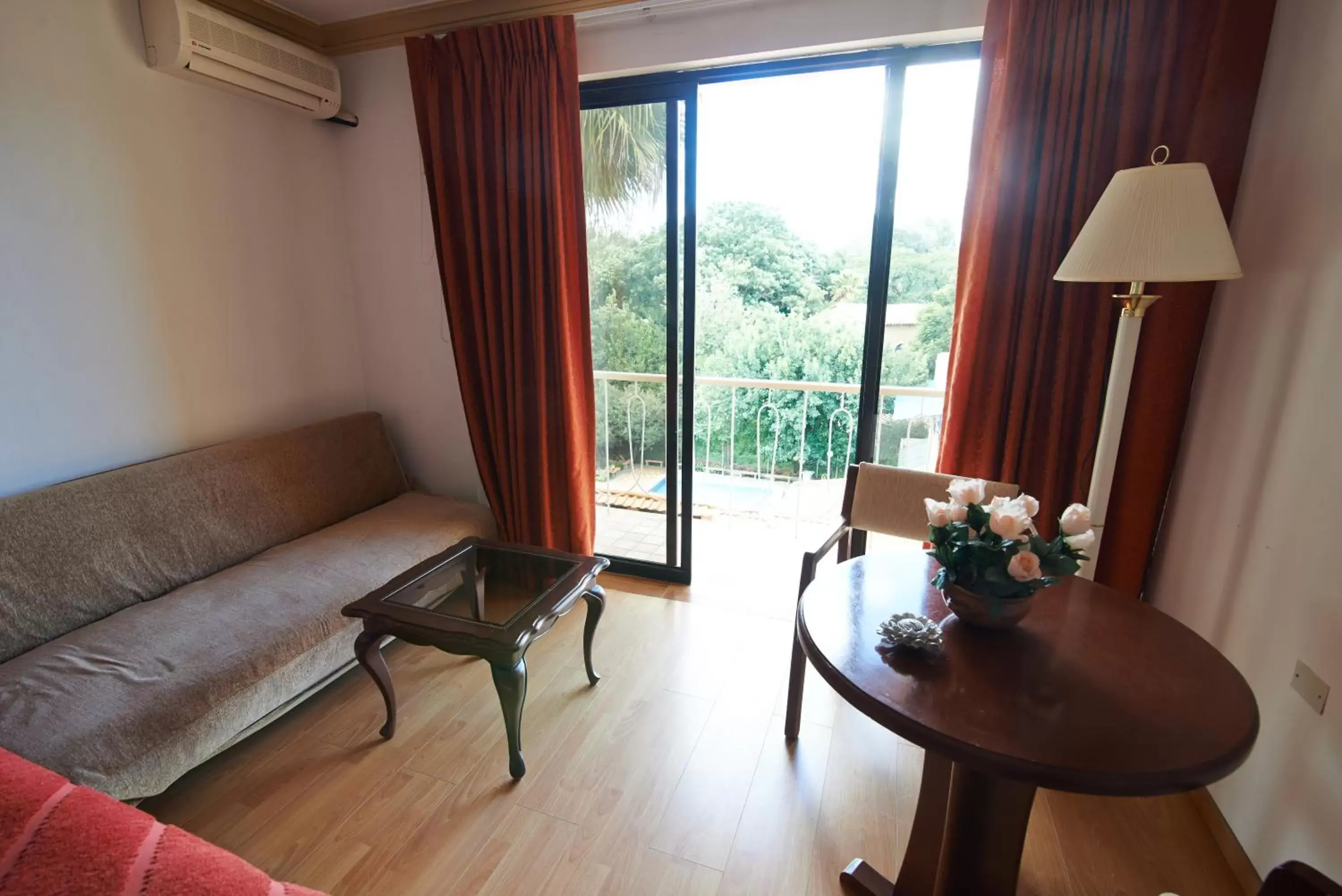 Superior Queen Room with Two Queen Beds in Hotel Los Ceibos Superior Queen Room with Two Queen Beds in Hotel Los Ceibos