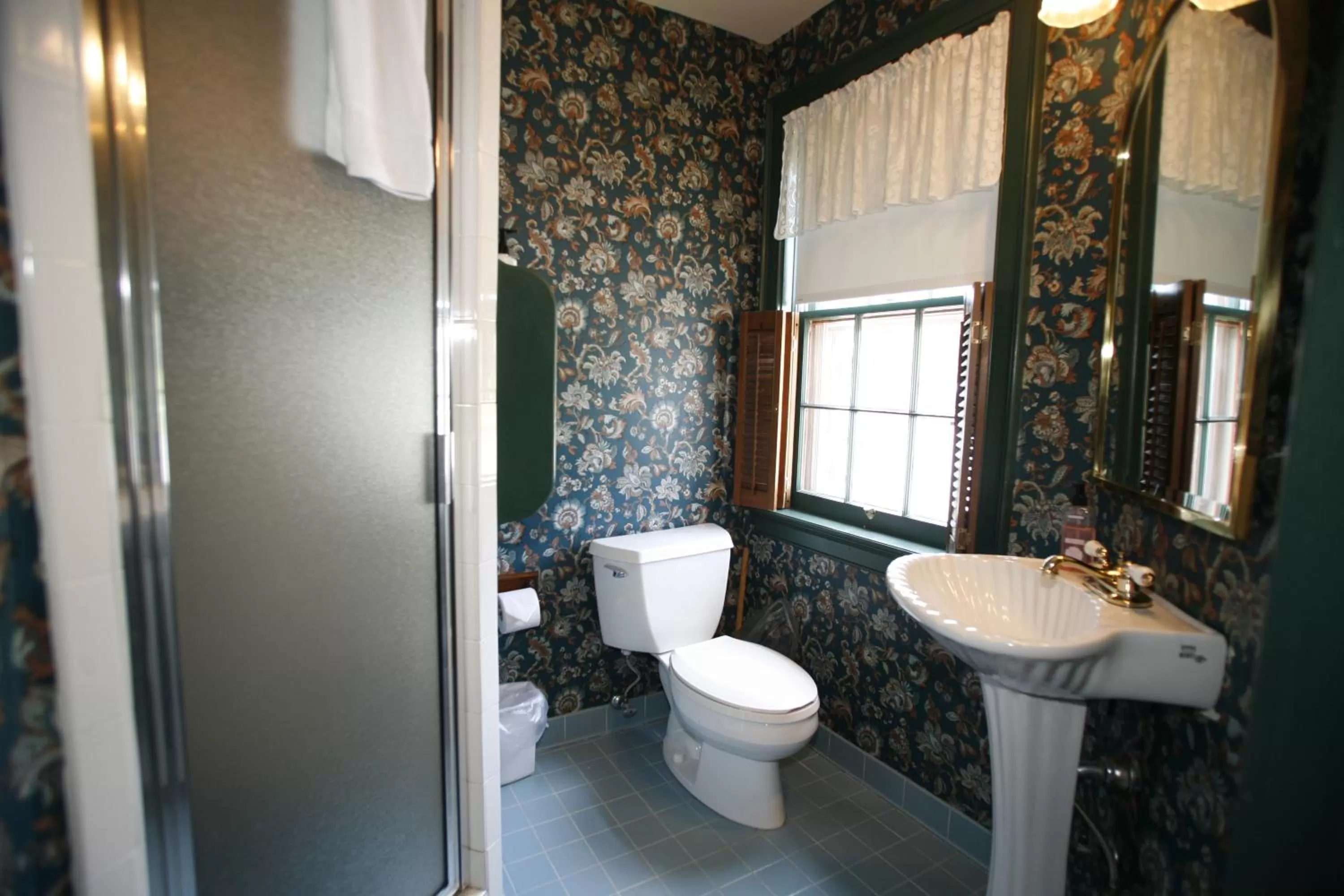 Bathroom in Parsonage Inn Bed and Breakfast