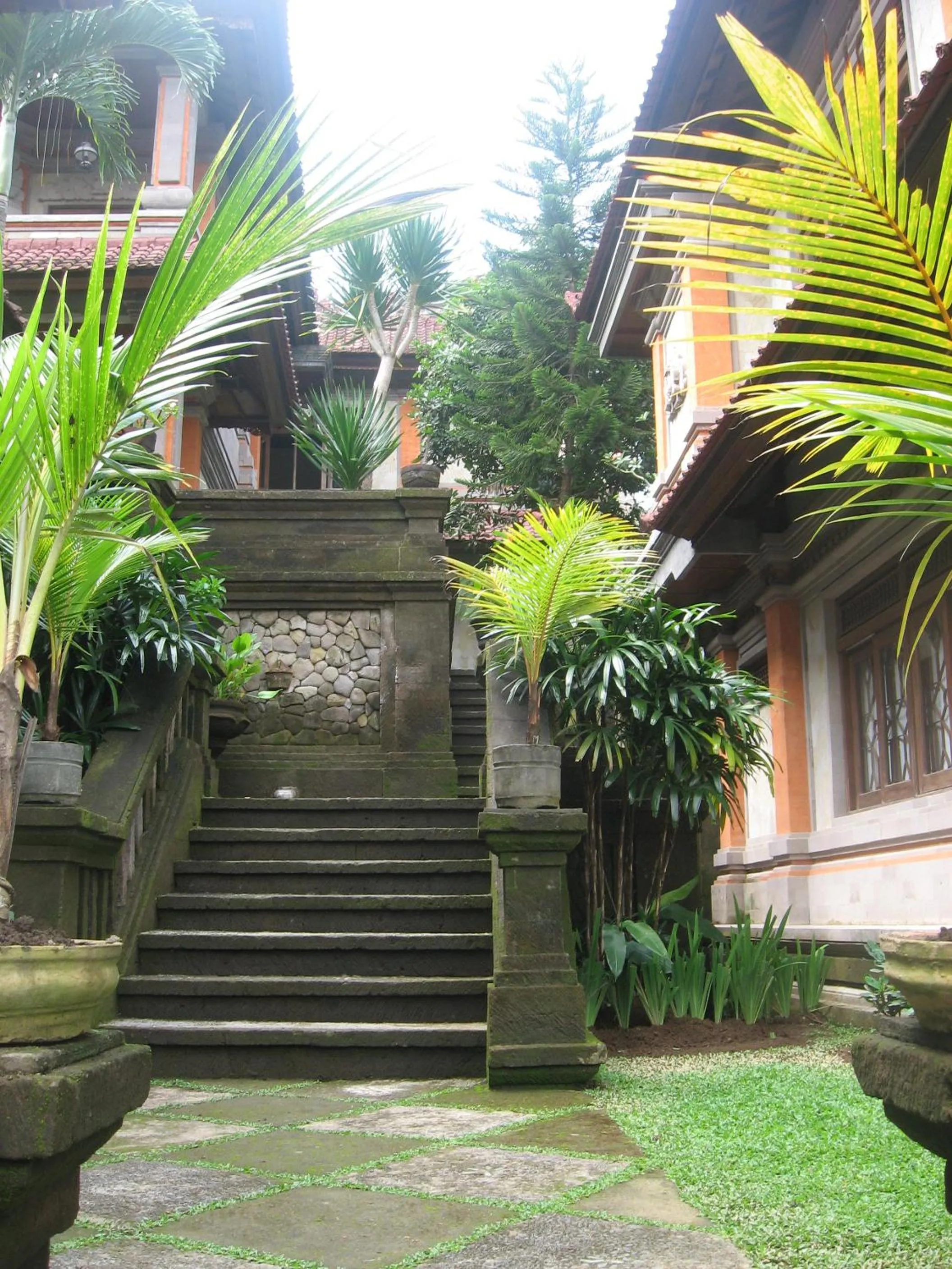 Facade/entrance in Nick's Hidden Cottages by Mahaputra