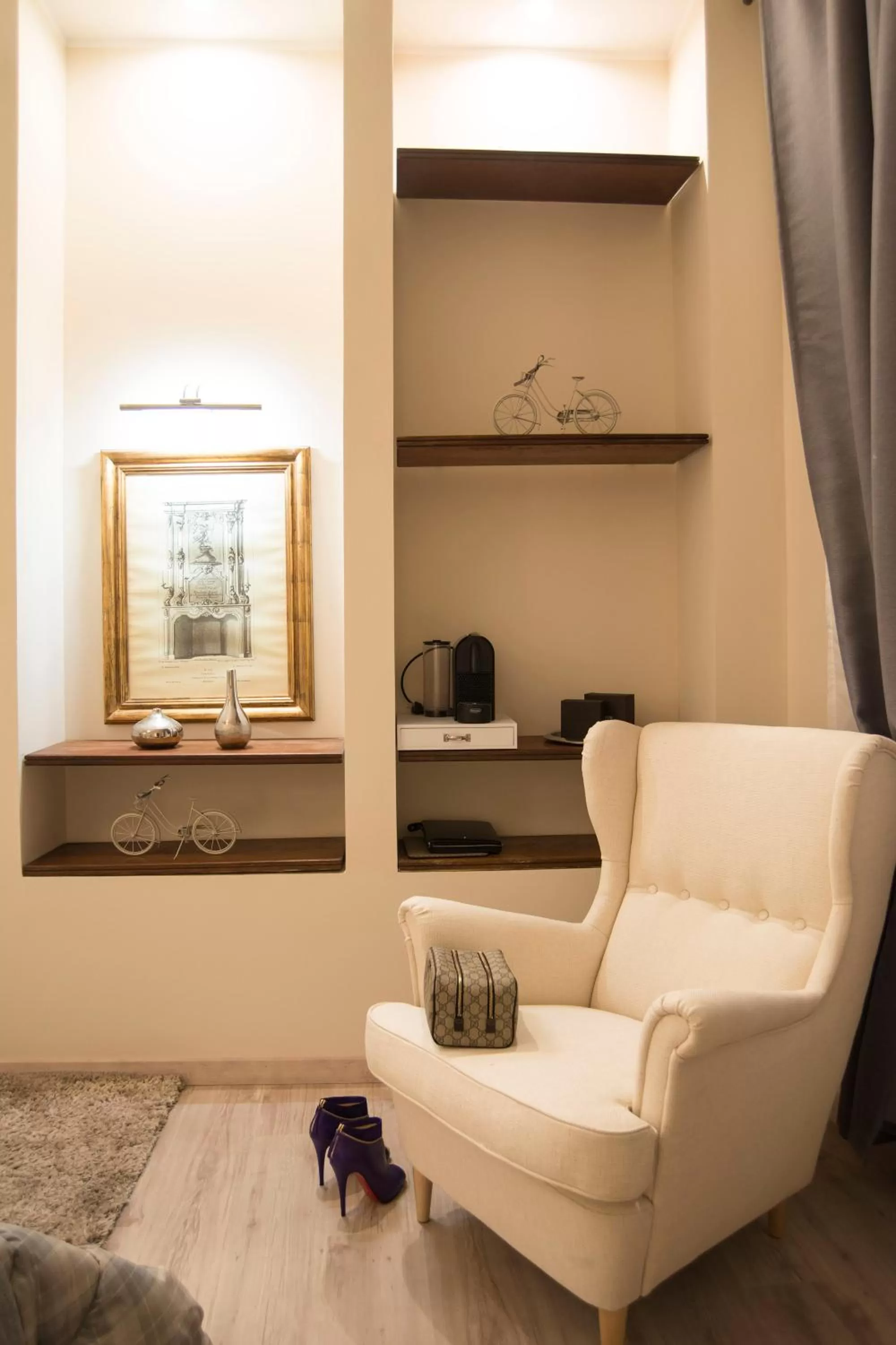 Day in Town House 62