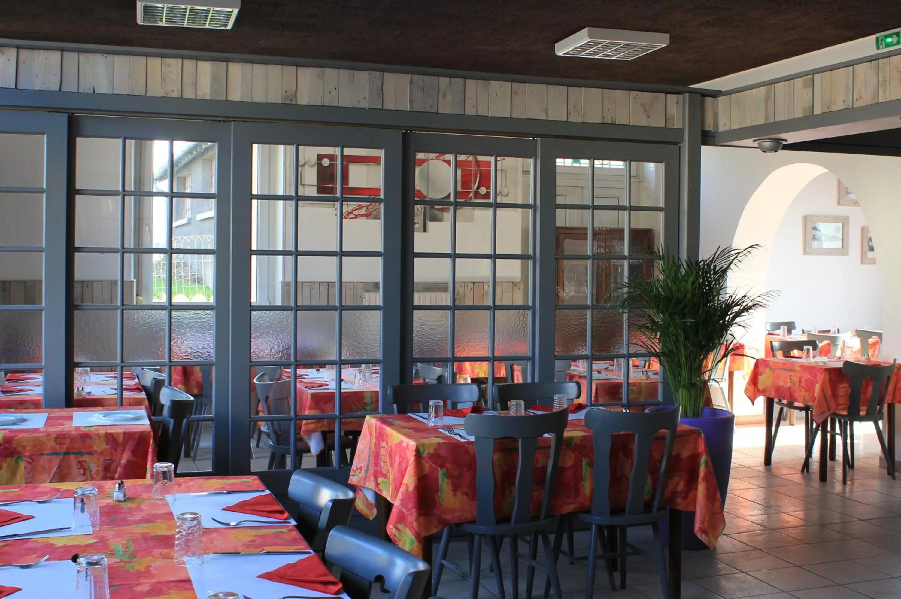 Restaurant/places to eat in L Etoile d'Argent