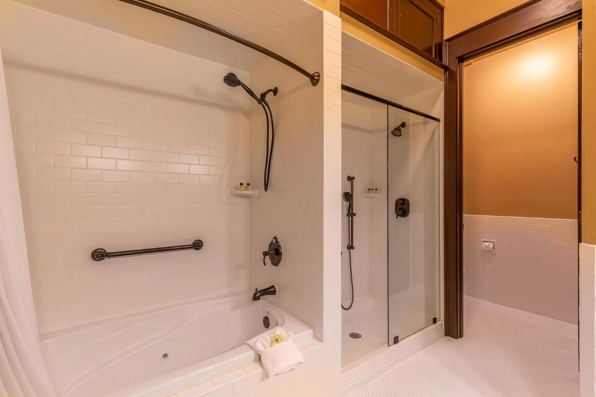 Shower in Steele Mansion Inn & Gathering Hub