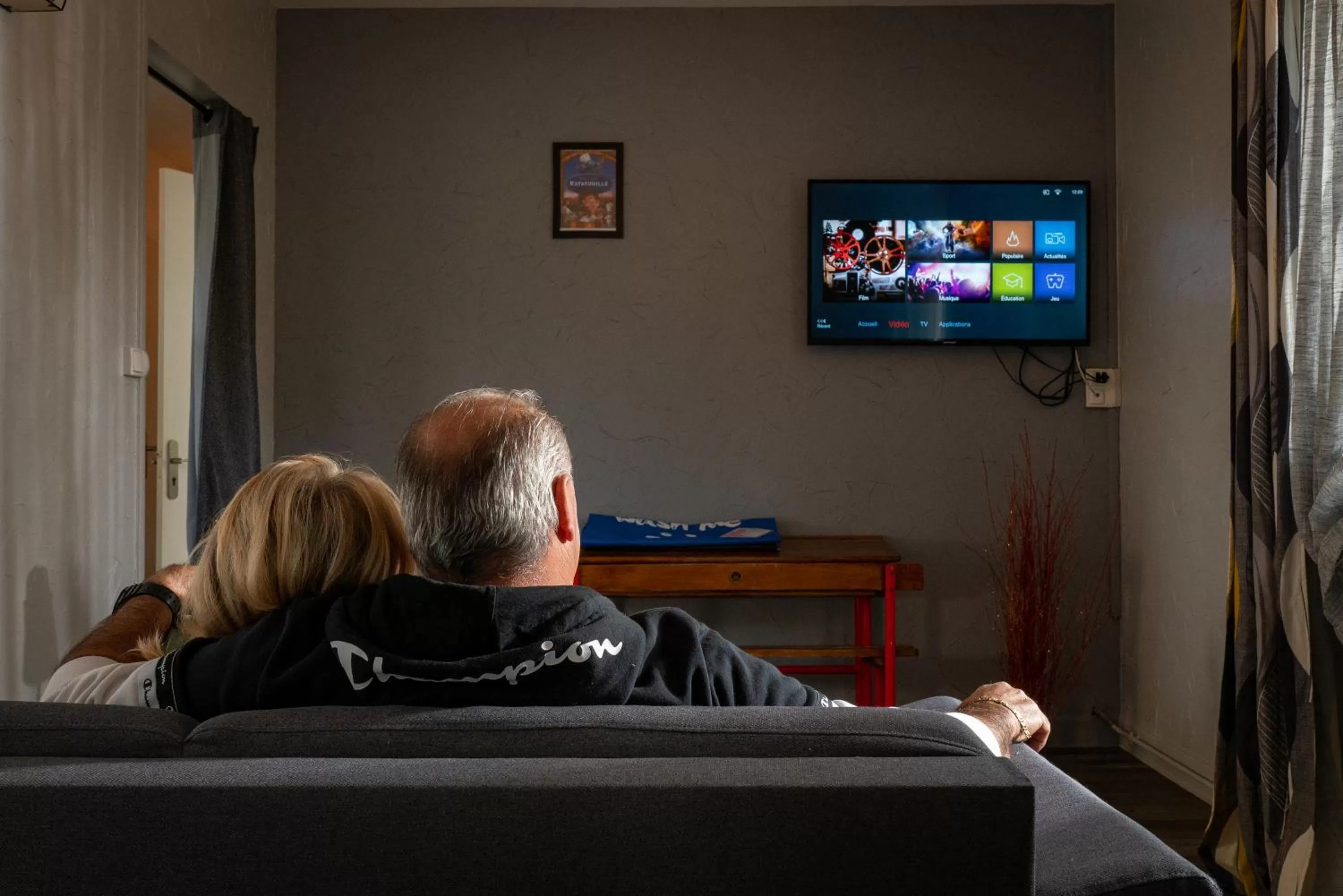 Communal lounge/ TV room in Le Village de la Champagne - Slowmoov