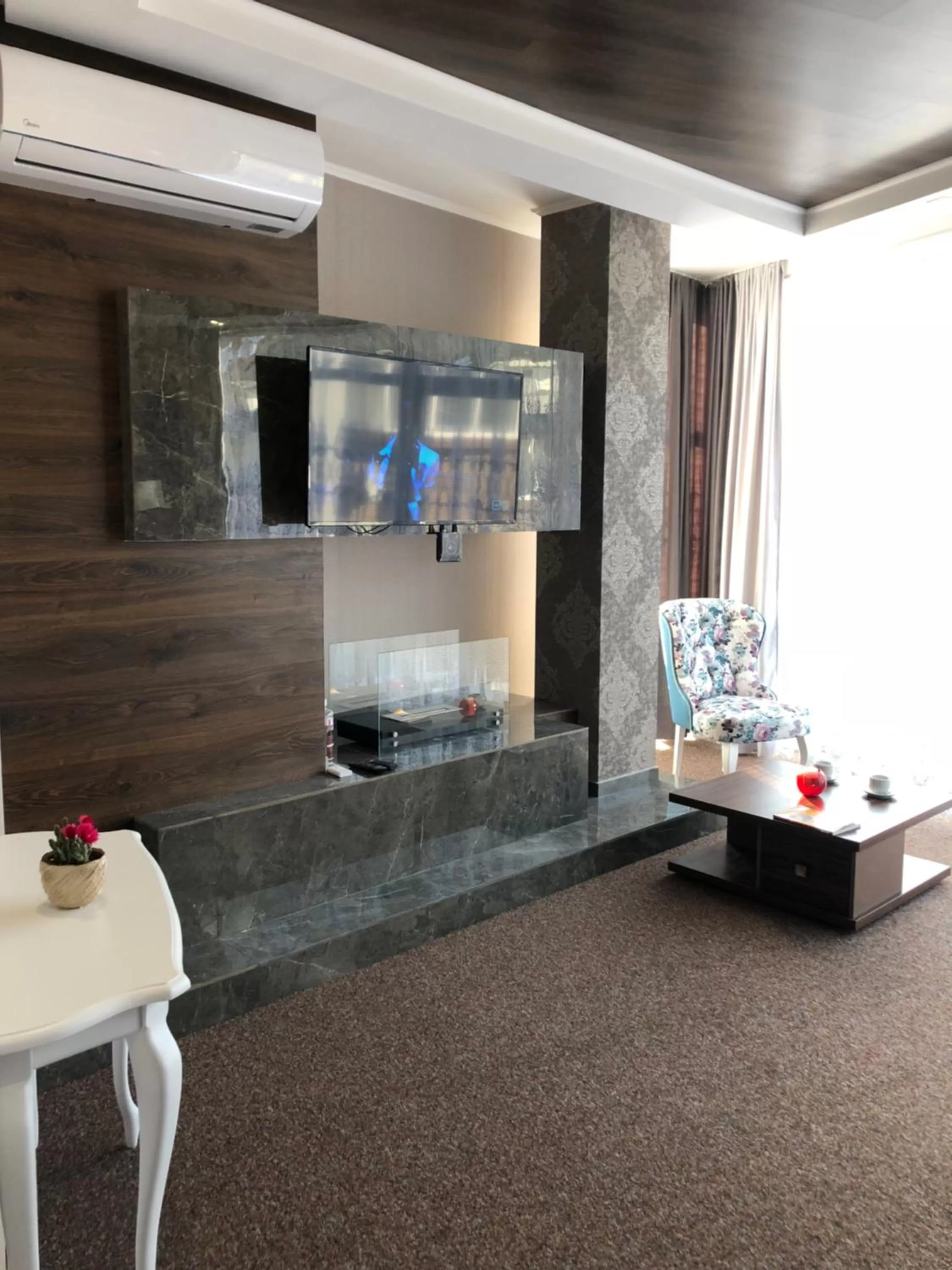 TV/Entertainment Center in Motel Kurortnyy & SPA