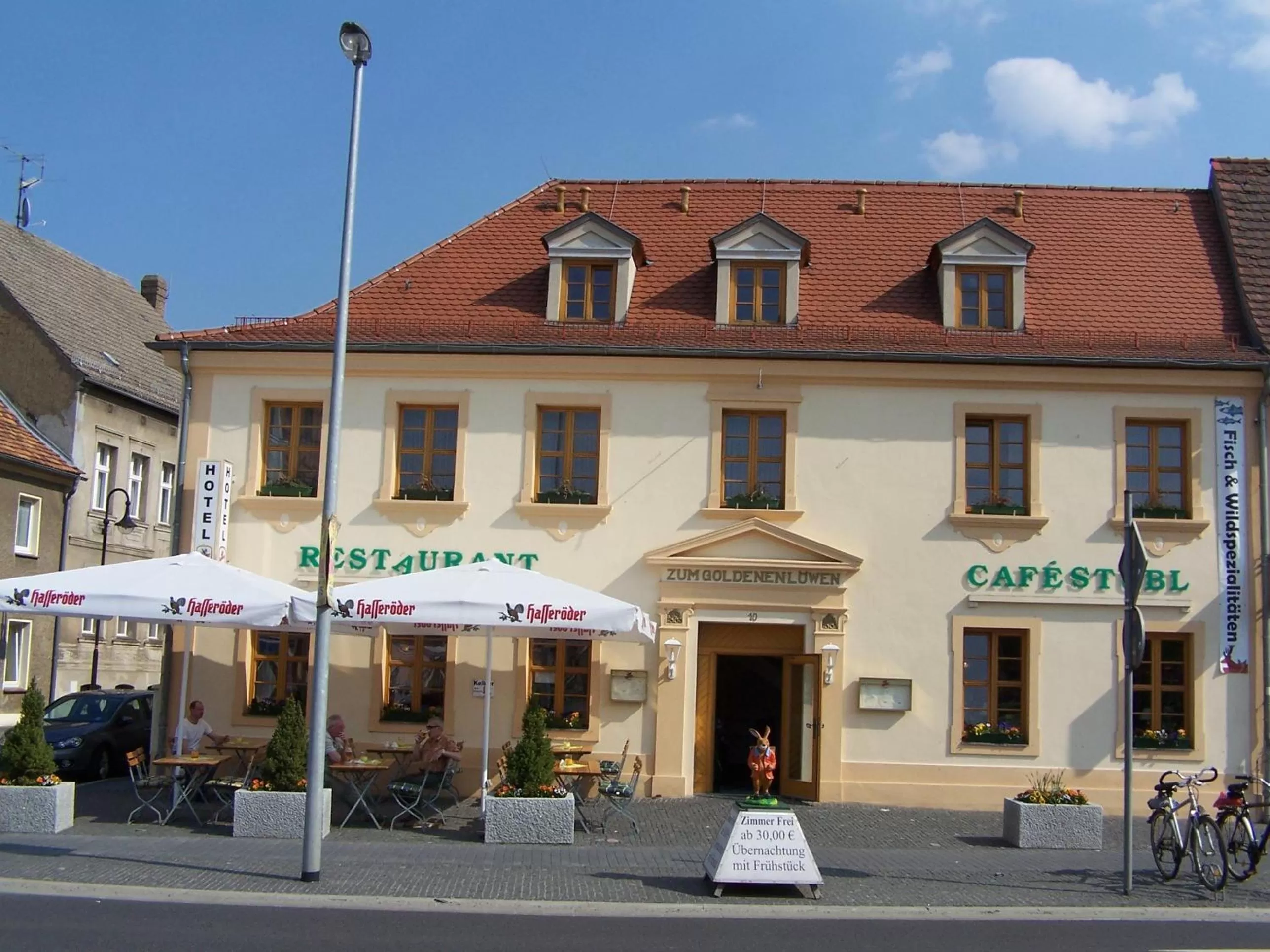 Facade/entrance, Property Building in Hotel Zum Goldenen Löwen