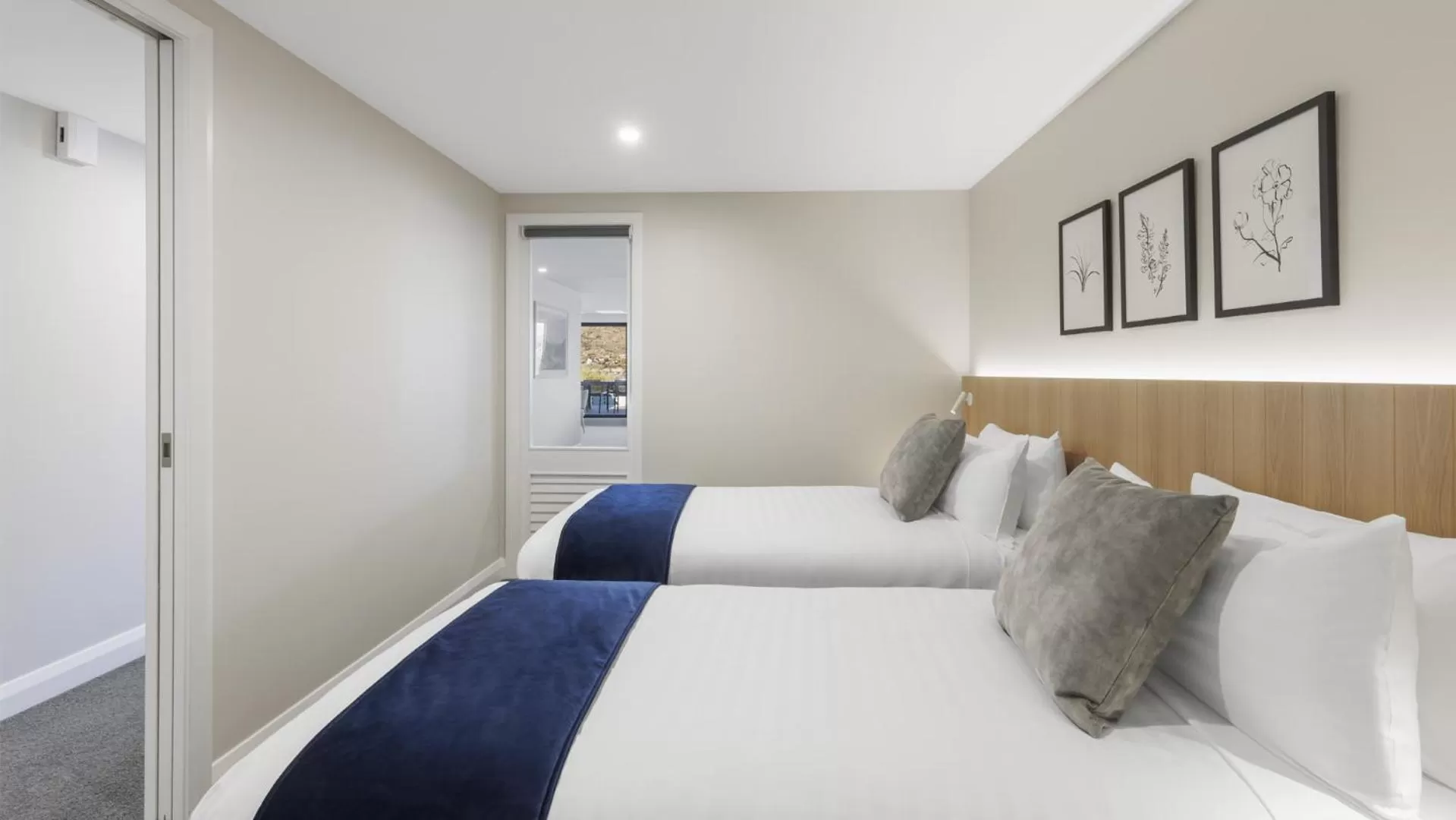 Bed in Oaks Queenstown Shores Resort