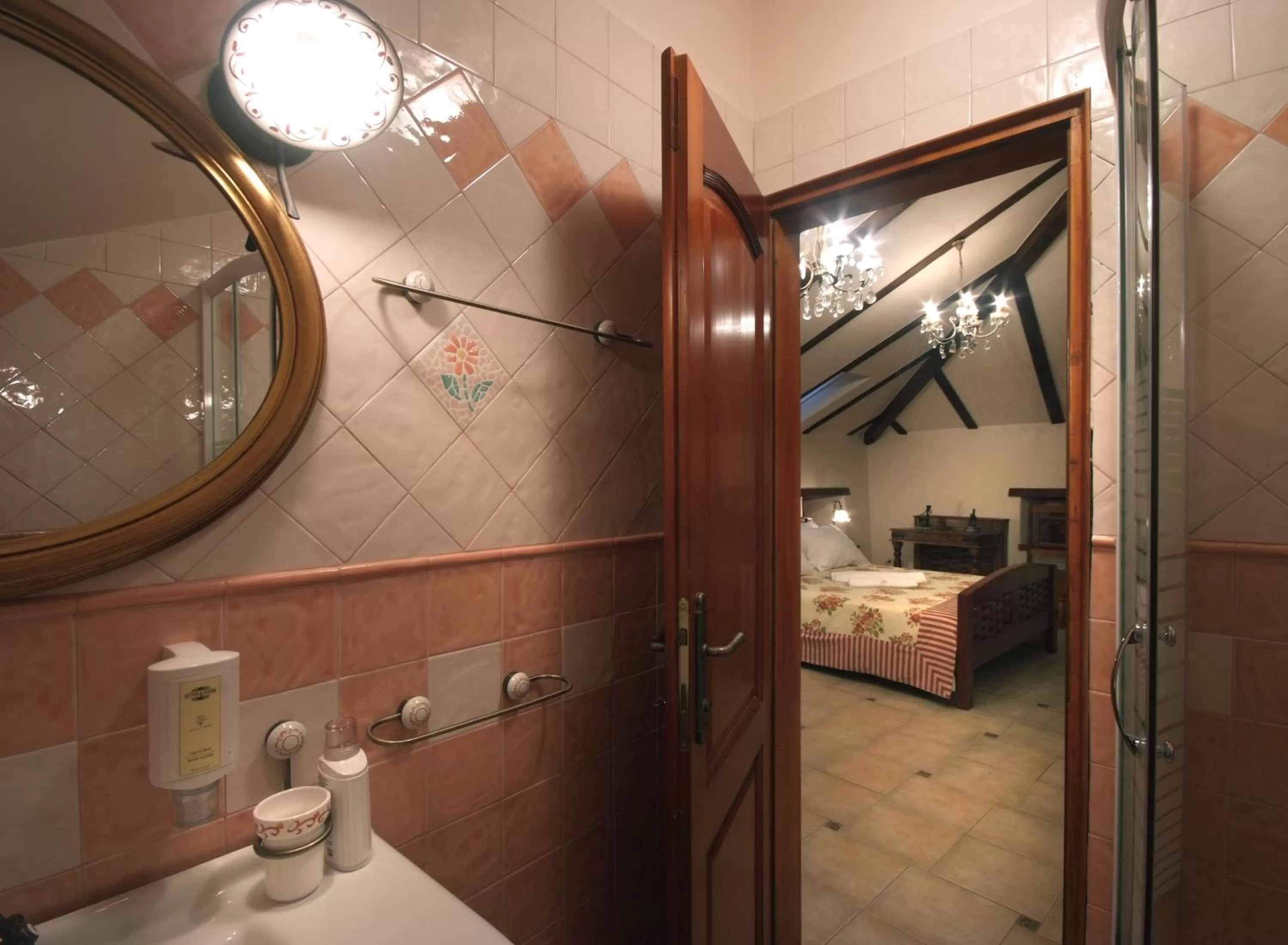 Toilet, Bed in Hotel Monte Cristo