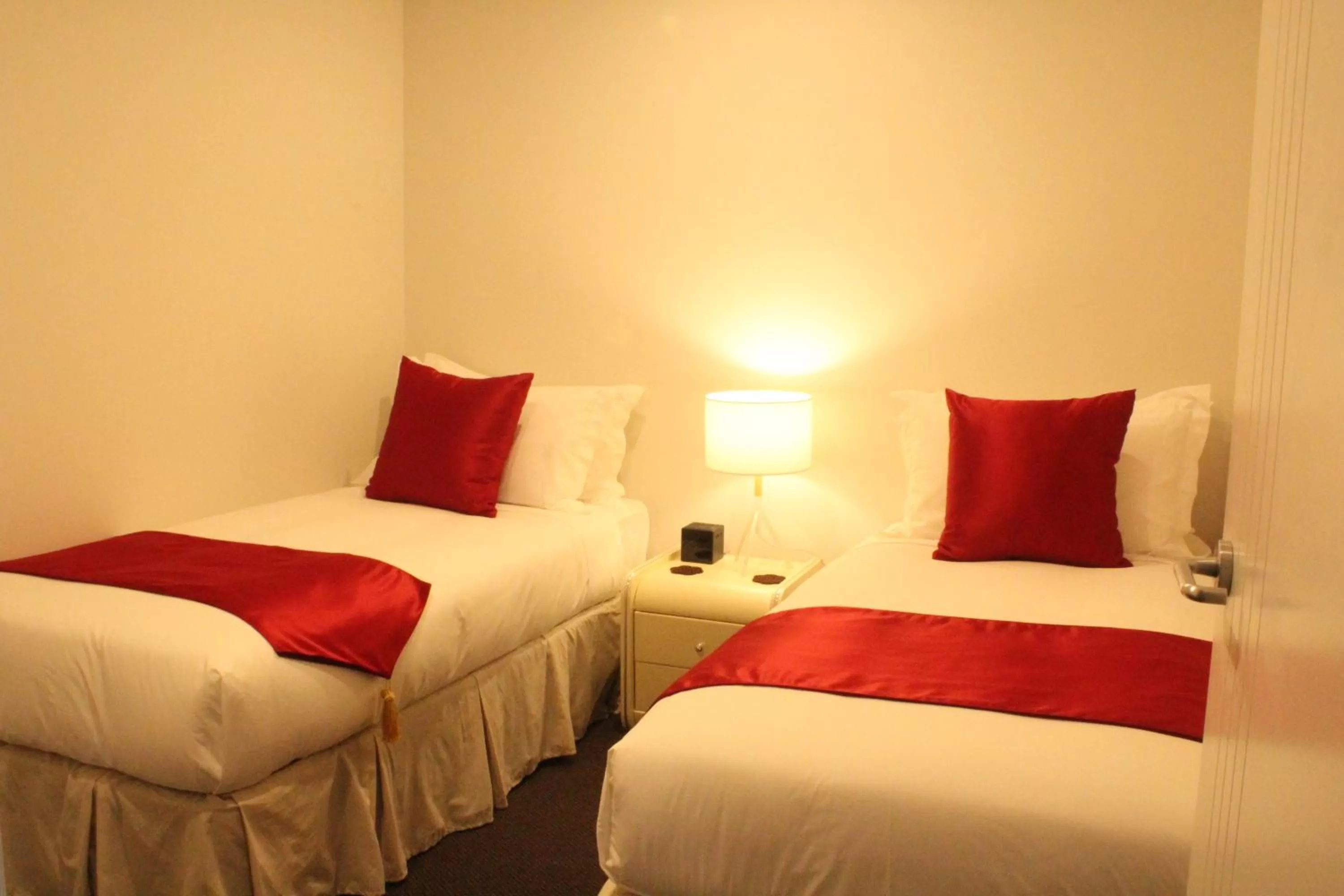 Bed in Bealey Plaza Motel