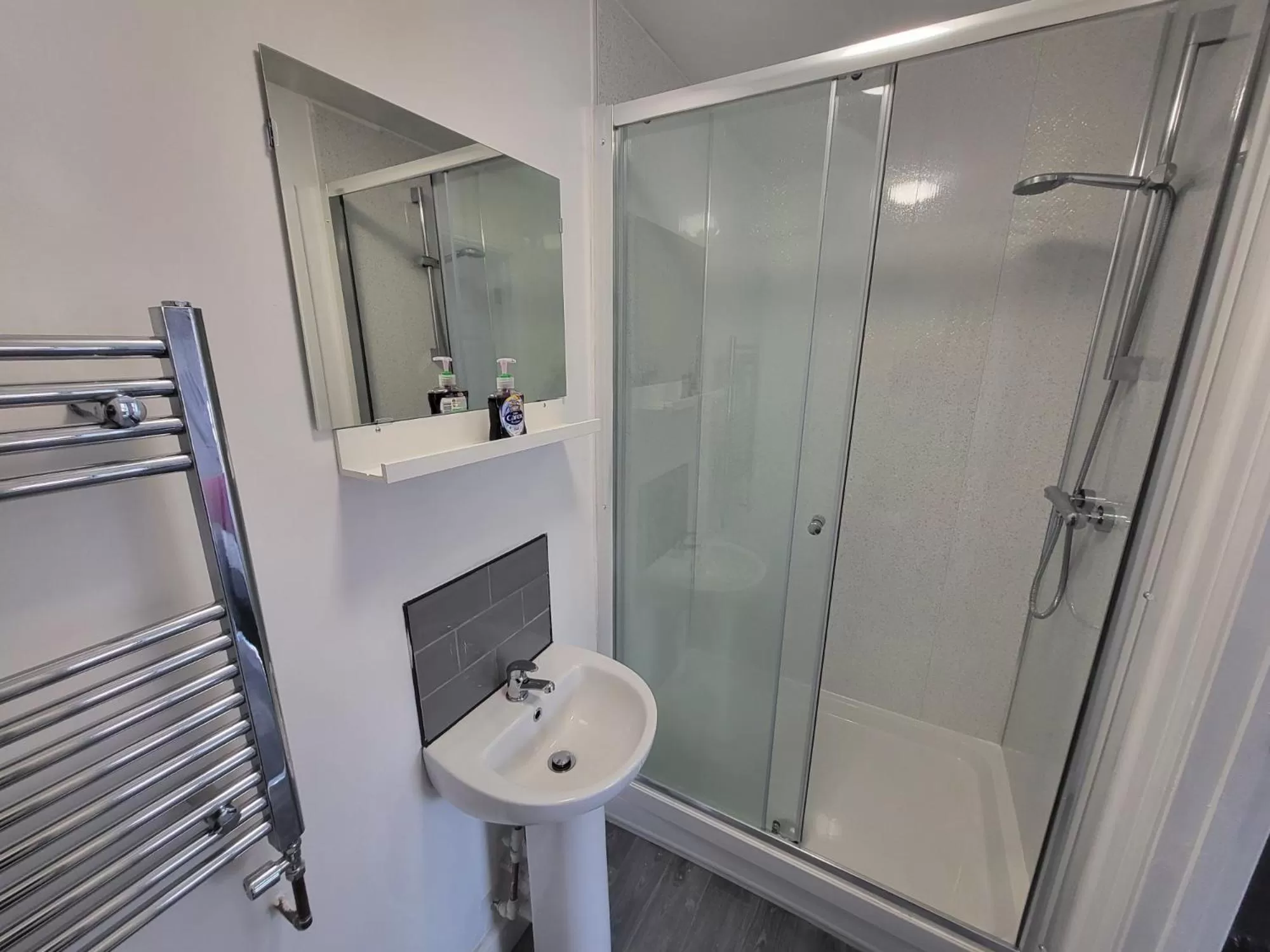 Bathroom in The Fishpond - Premier Nottingham Studios
