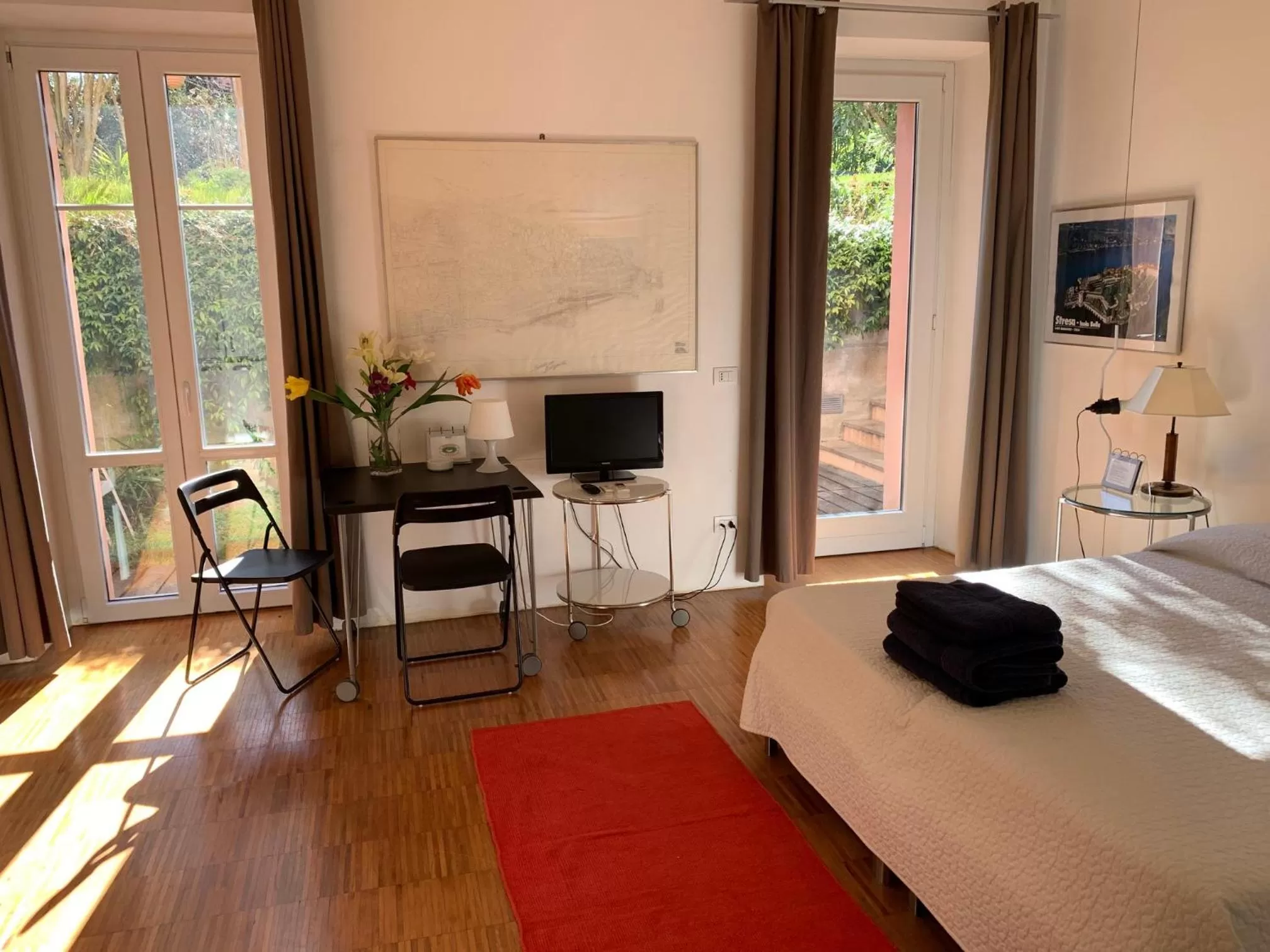 Patio, Bed in CASABELLA-LAGO MAGGIORE