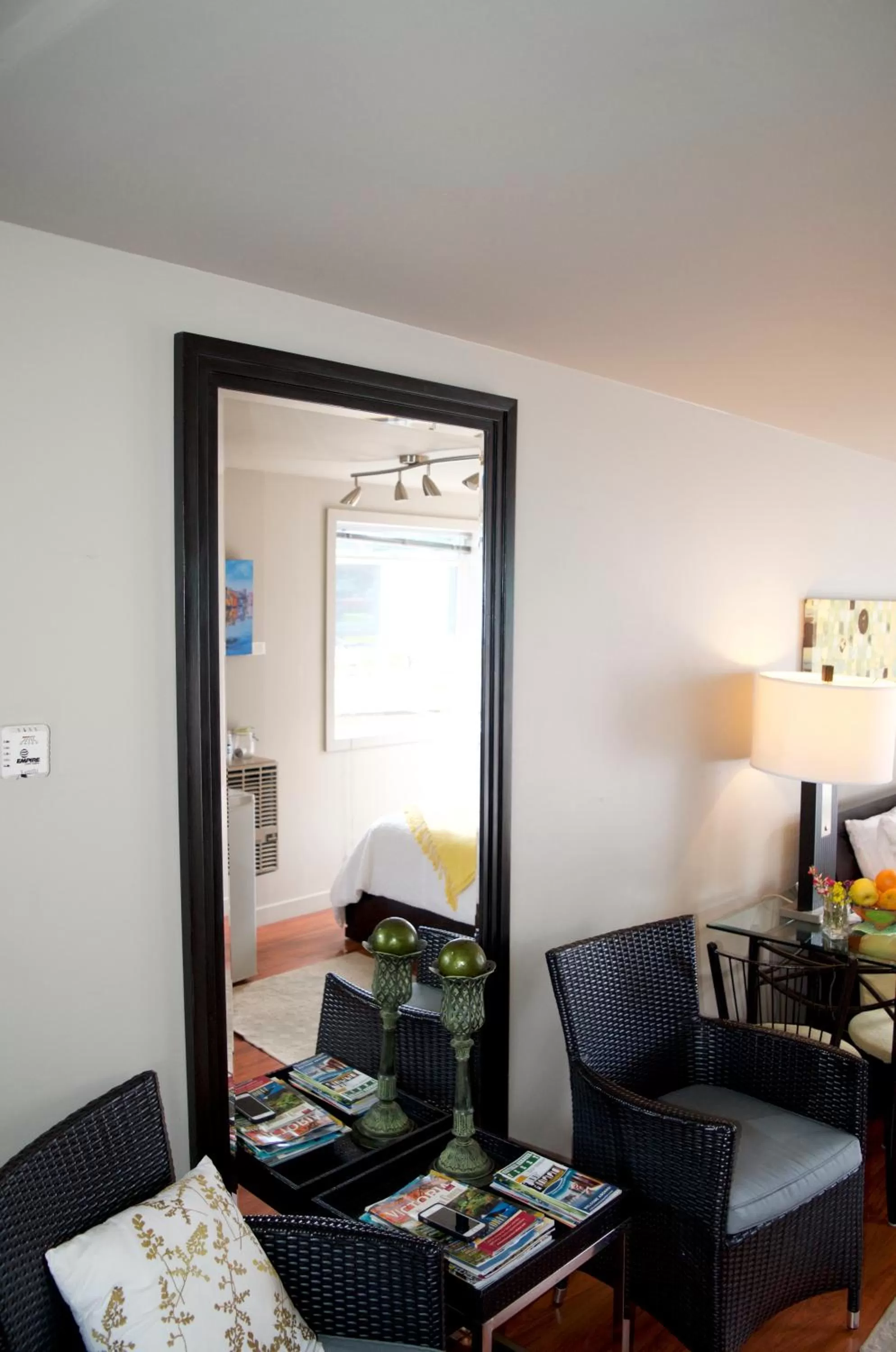 Living room in A Float Home B&B in Fisherman’s Wharf