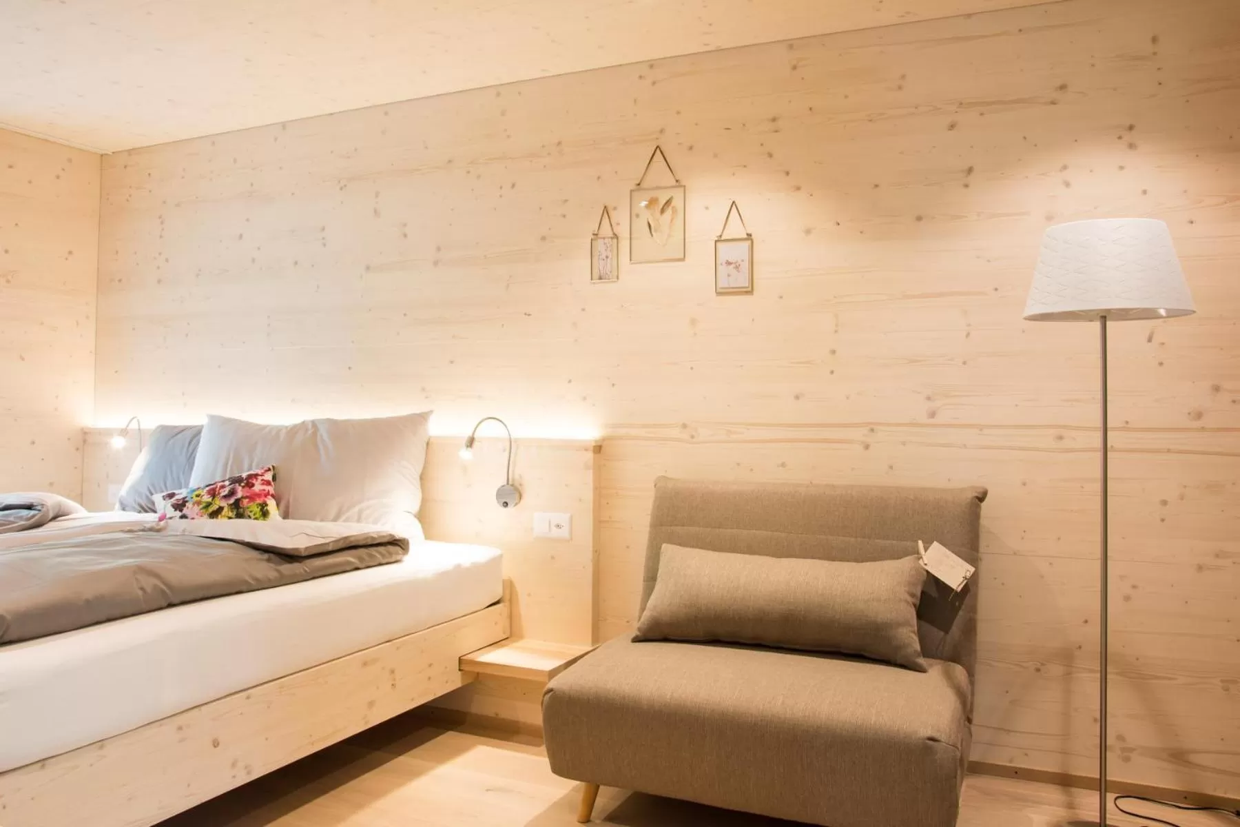 Bedroom in kroneLODGE - Self-Check-In Hotel