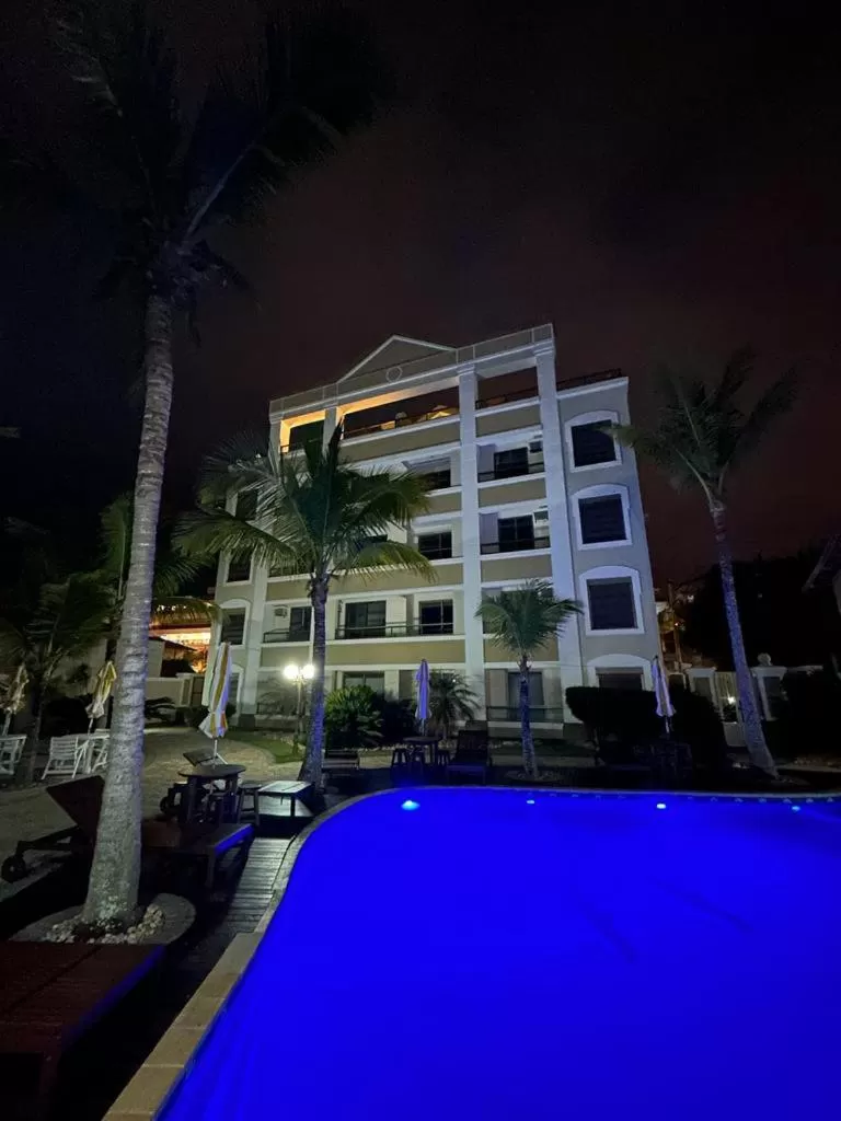 Property Building in Golfinhos Apart Hotel