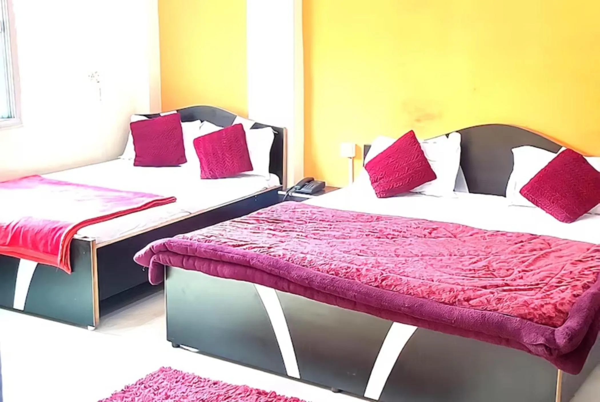 Bed in Goroomgo New Ashiyana Palace Varanasi