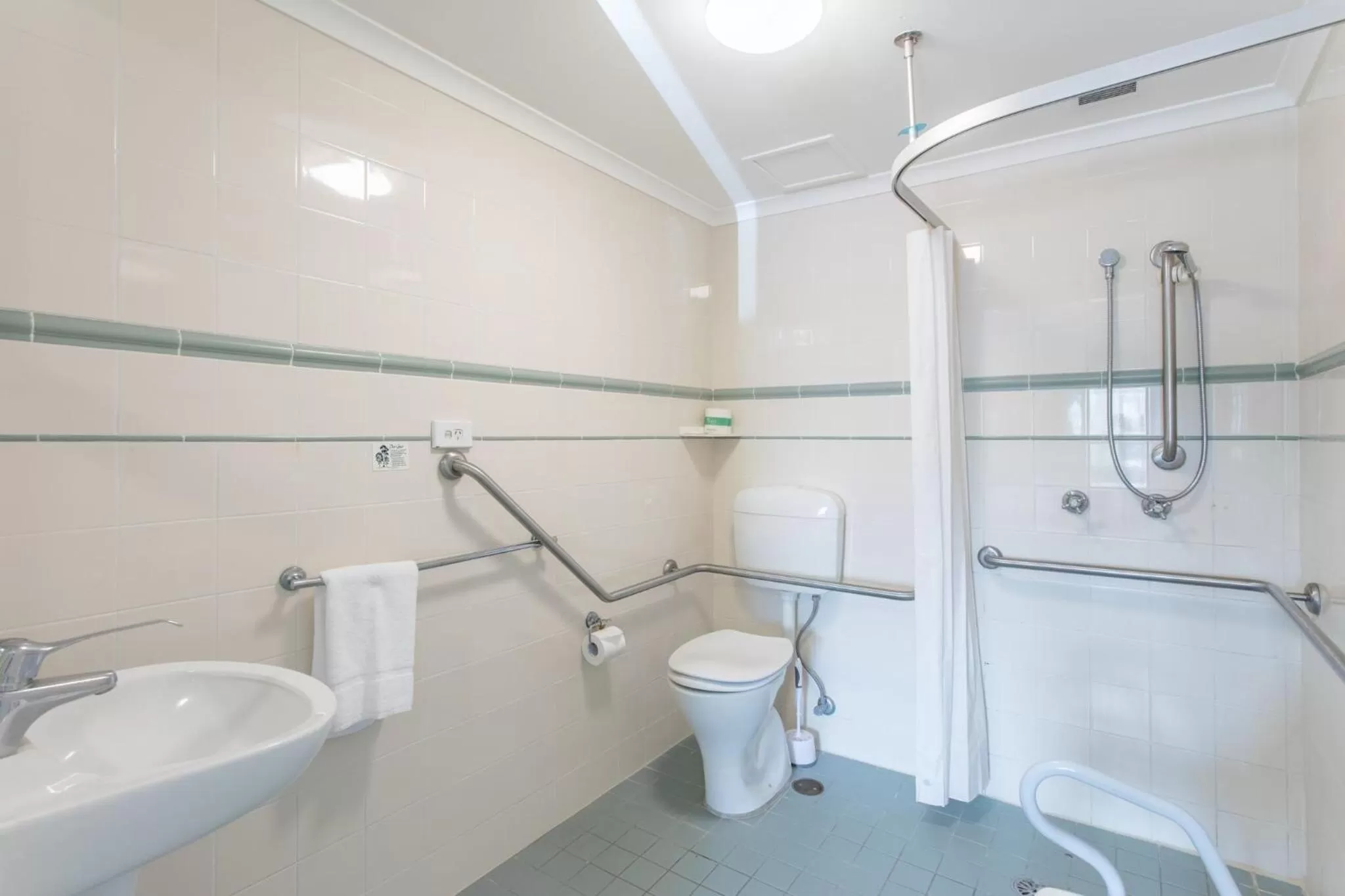 Shower in Arena Hotel (formerly Sleep Express Motel)