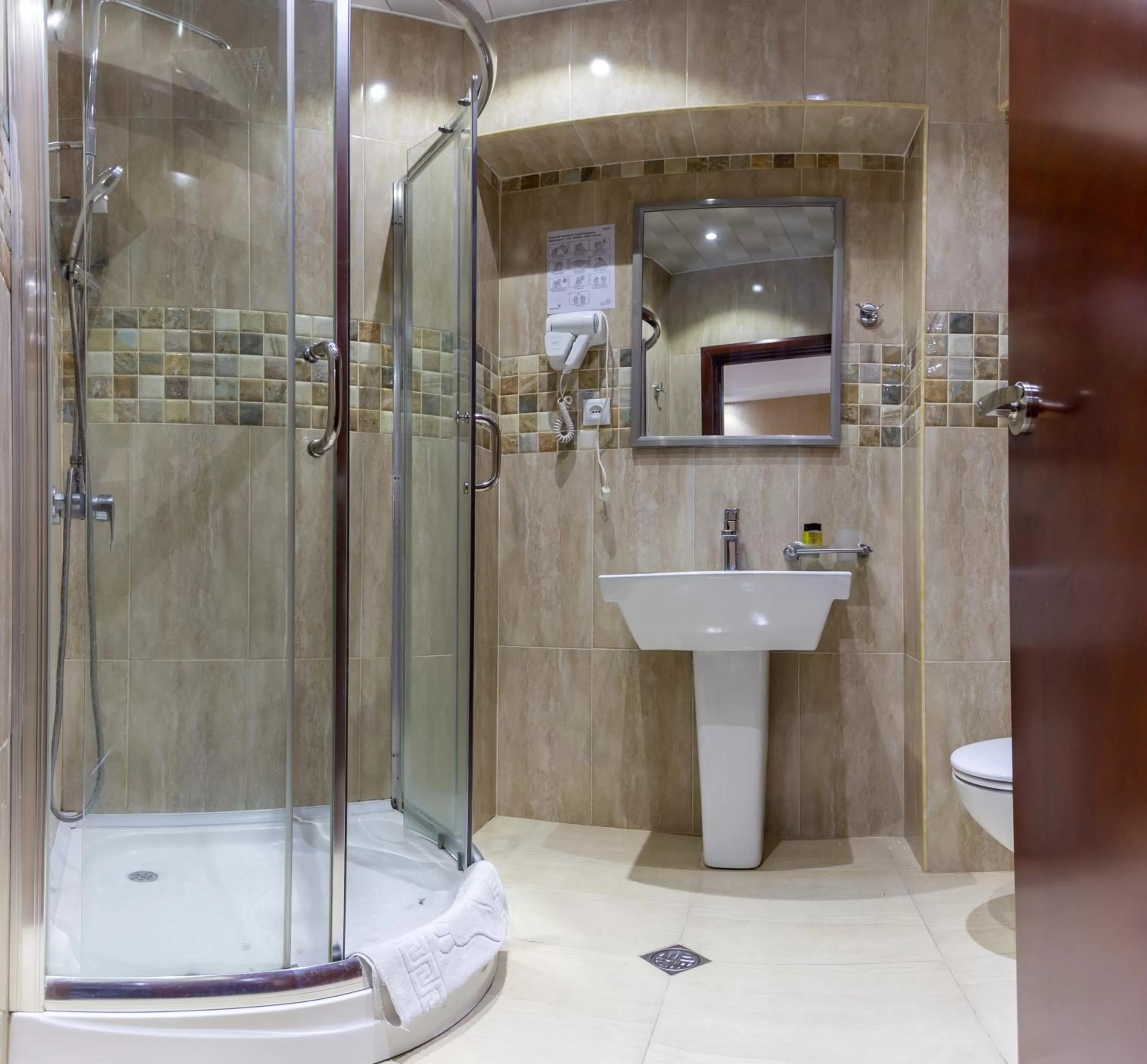 Shower, Bathroom in Margo Palace Hotel