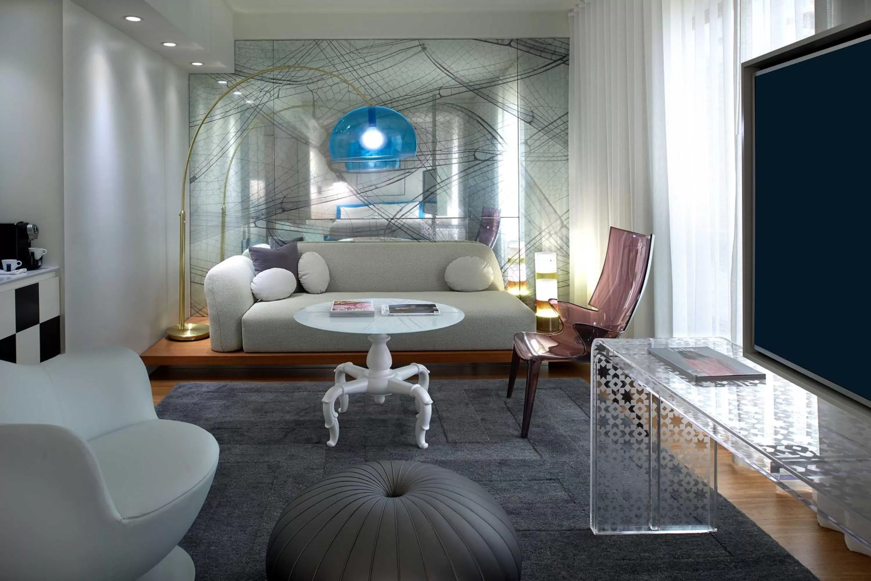 Living room, Bed in Mondrian Los Angeles