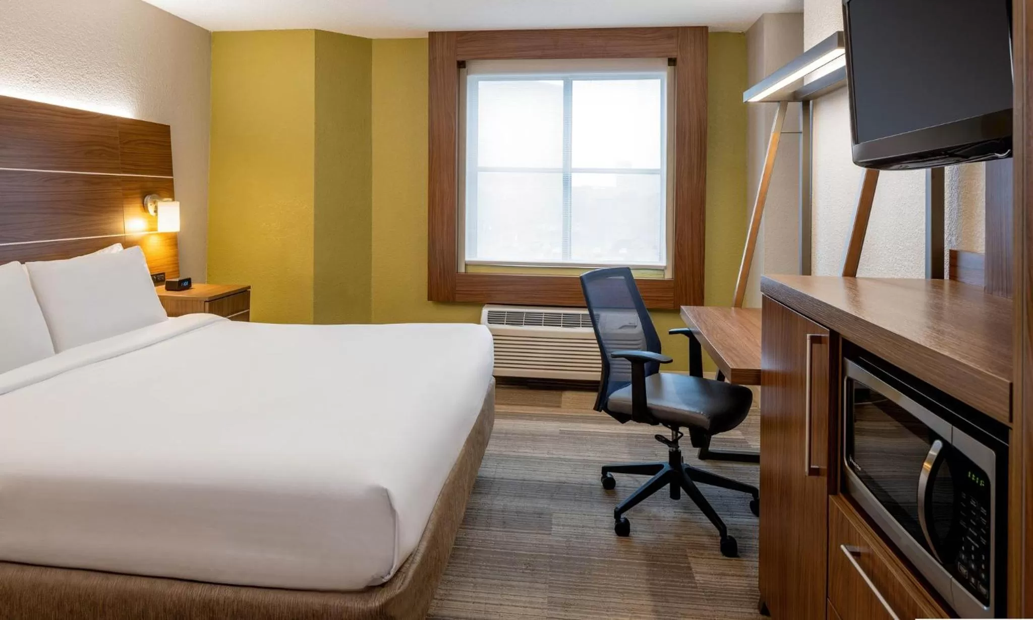 Photo of the whole room, Bed in Holiday Inn Express New Orleans Downtown by IHG