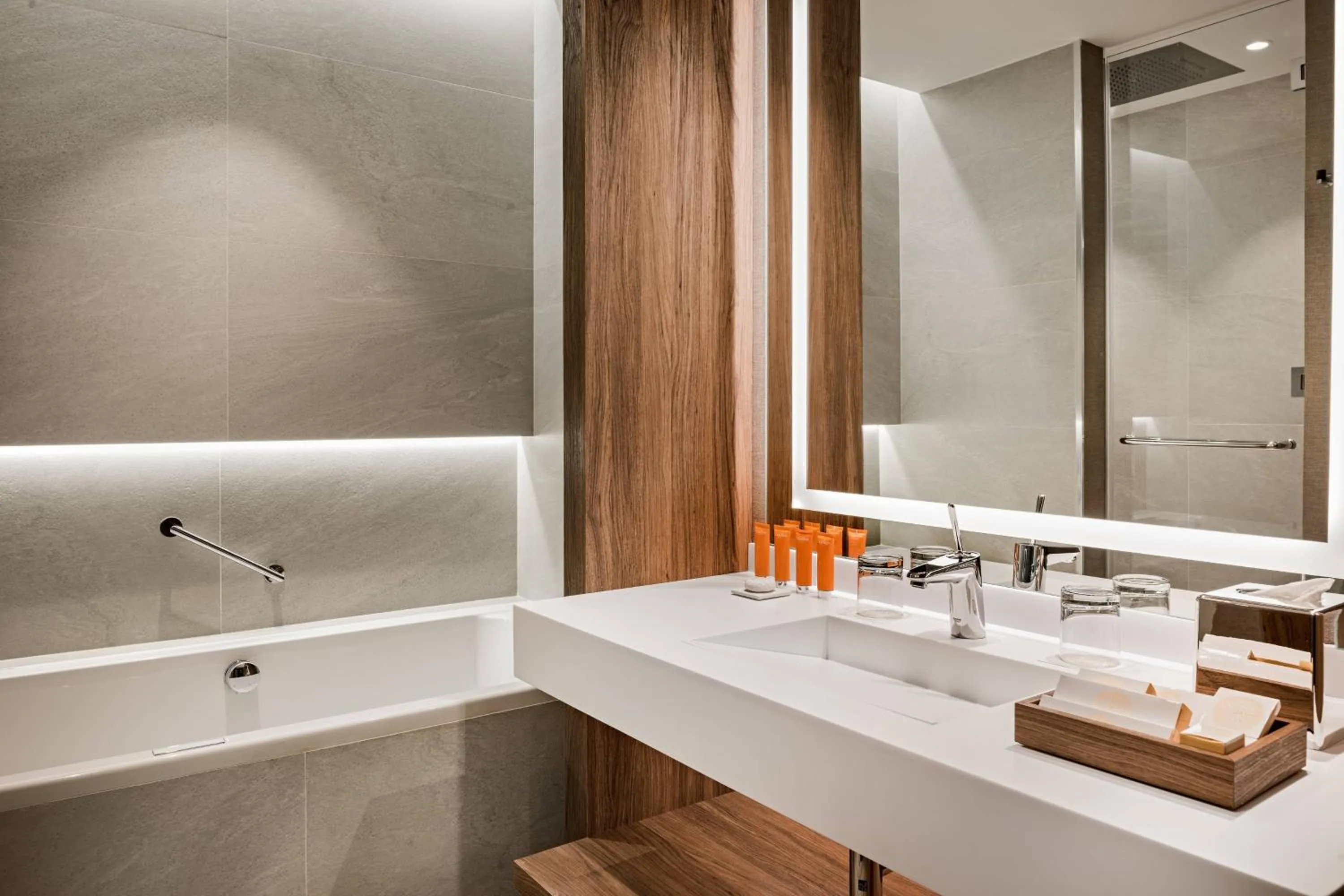 Bathroom in Círculo Gran Vía, Autograph Collection (Adults Only)