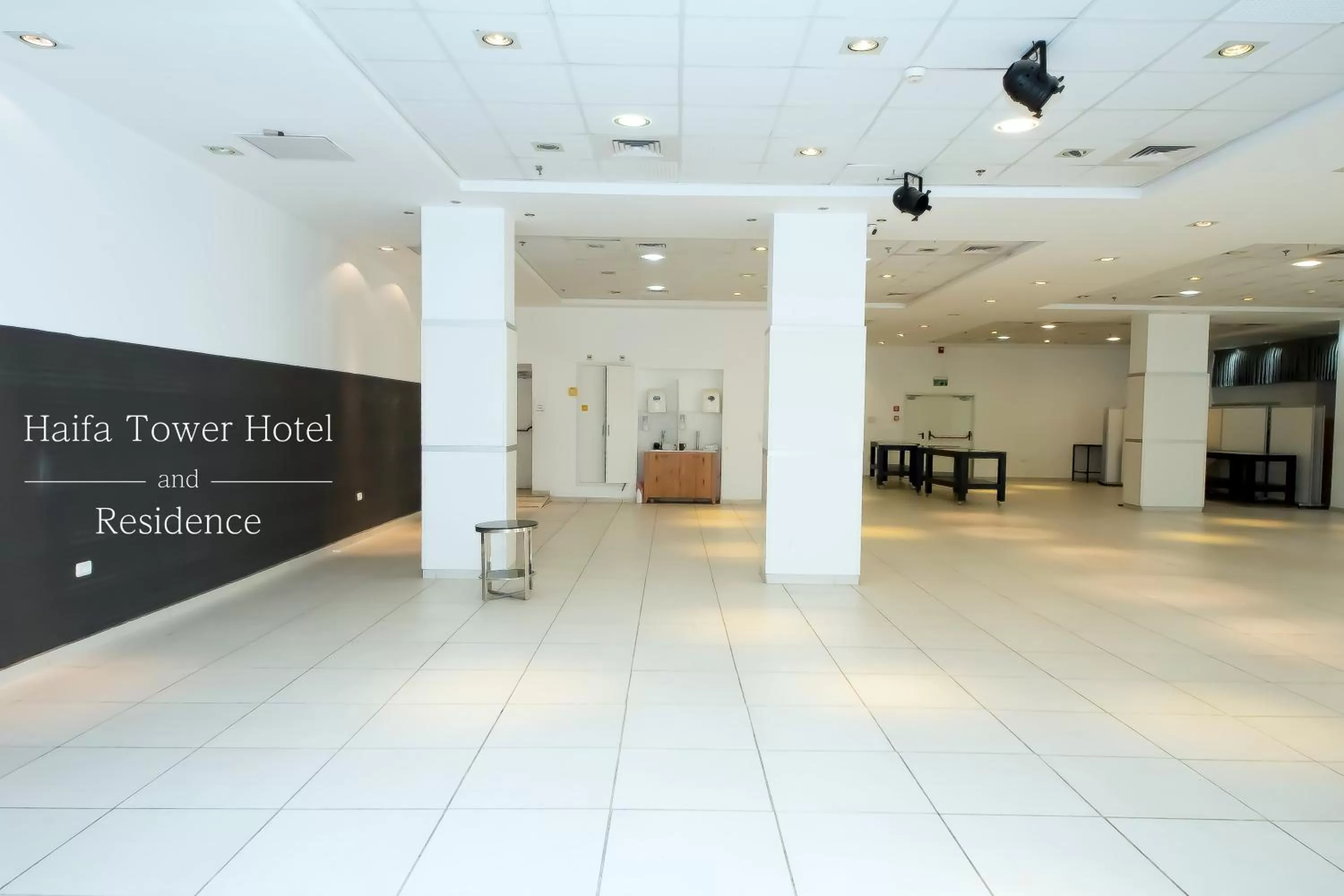 Evening entertainment in Haifa Tower Hotel - מלון מגדל חיפה