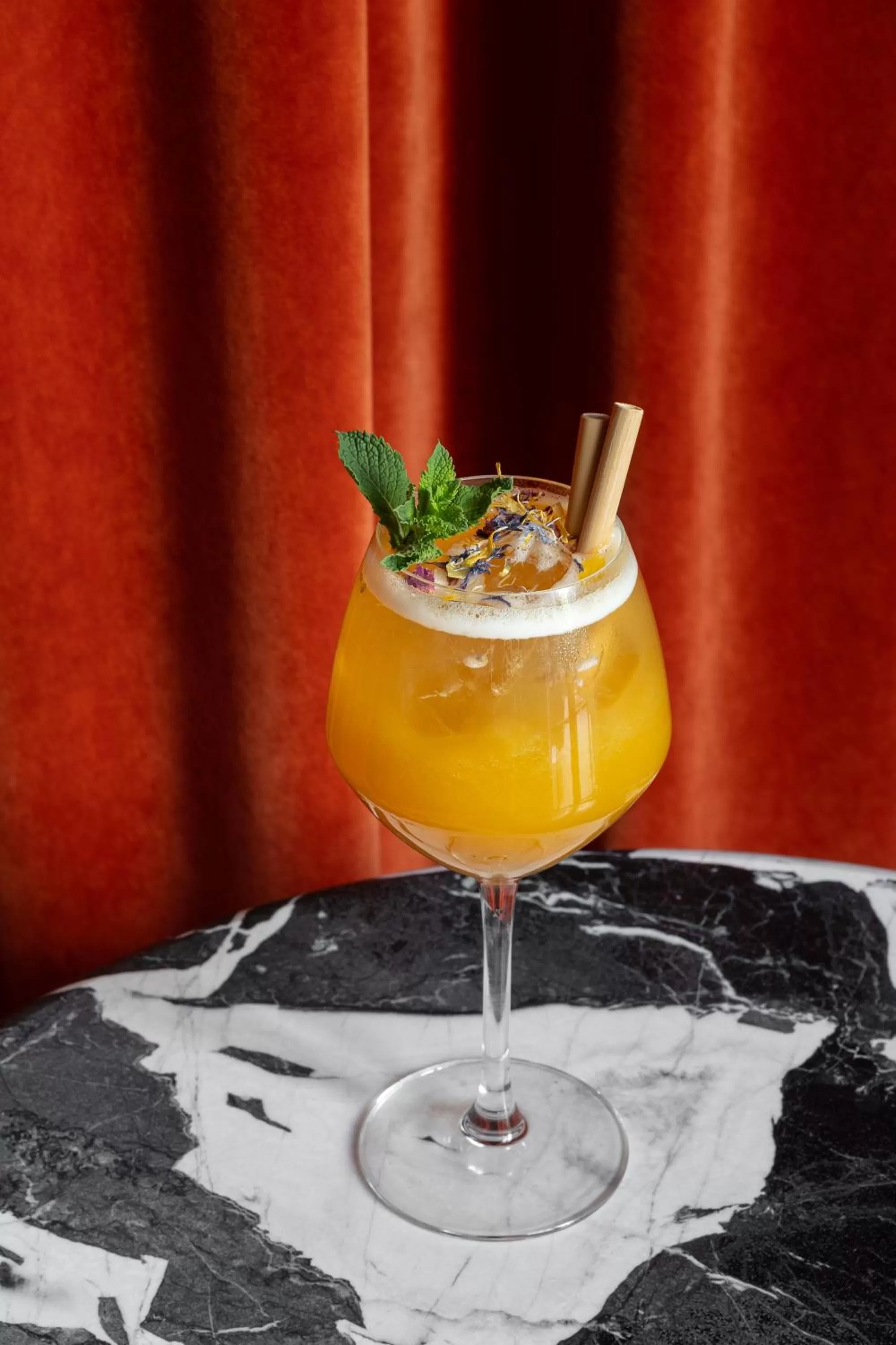 Lounge or bar in Hotel Le Place d'Armes - Relais & Châteaux