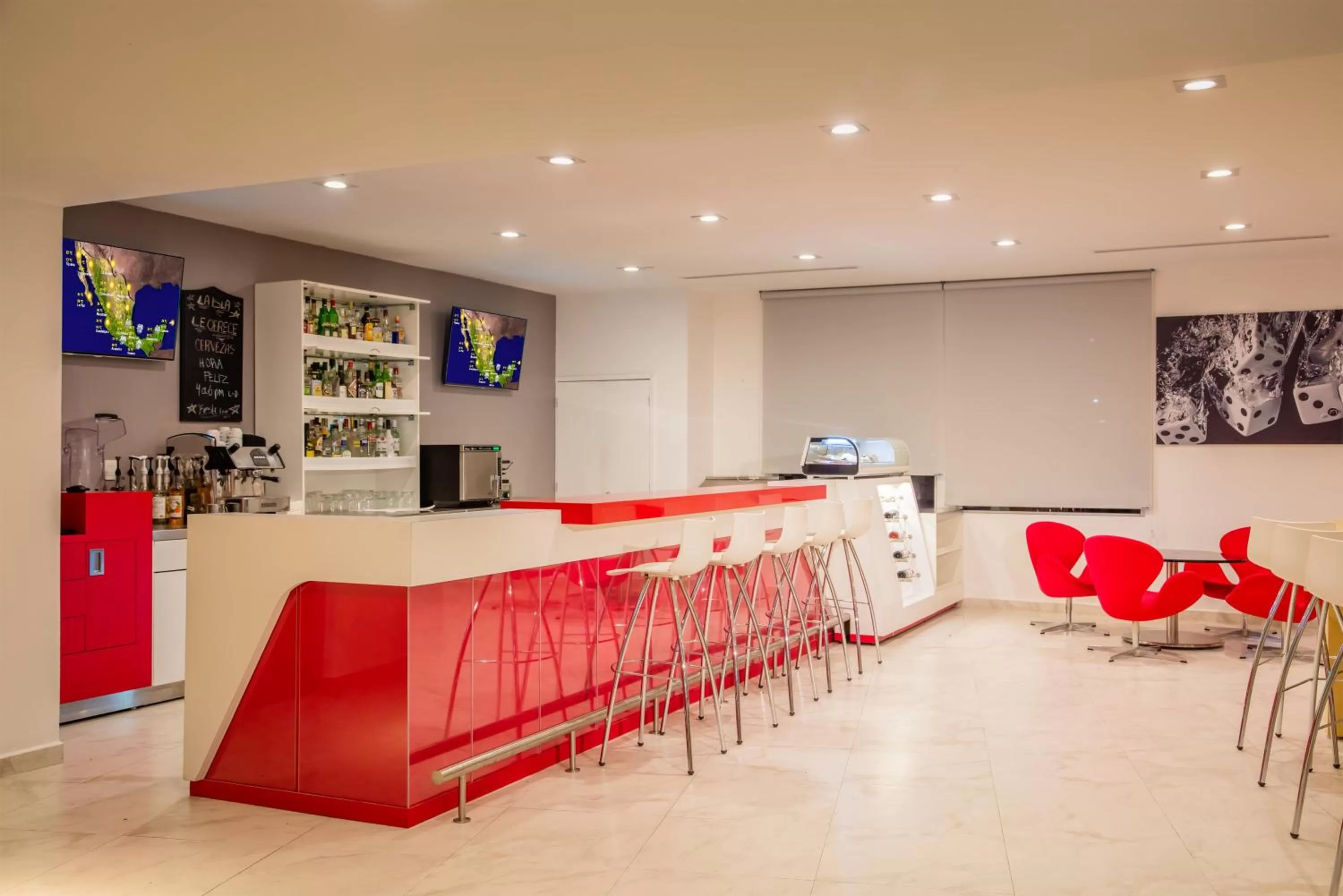 Restaurant/places to eat in Fiesta Inn Express Perinorte