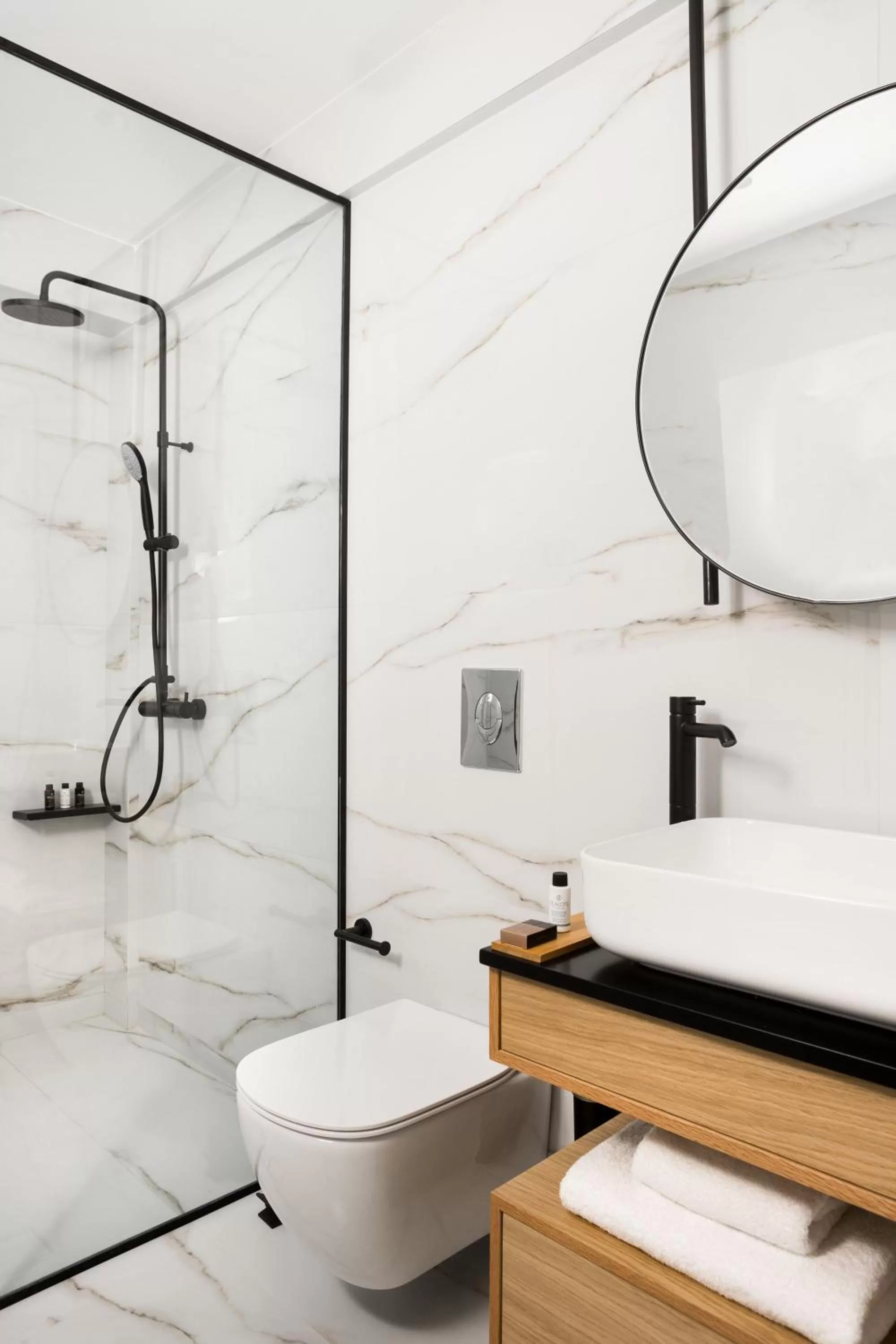 Shower in LUX&EASY Athens Downtown Apartments