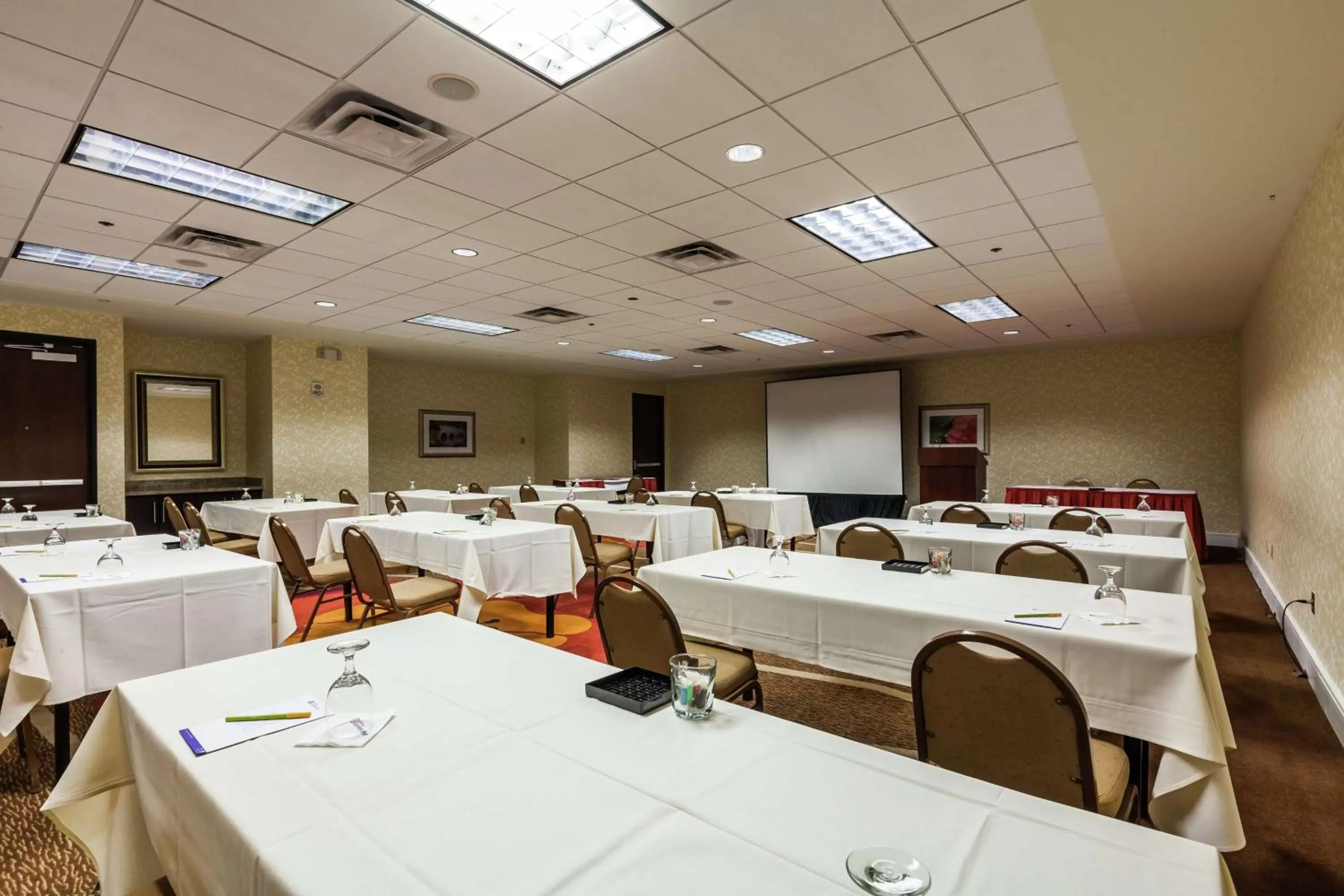 Meeting/conference room in DoubleTree by Hilton Phoenix Midtown